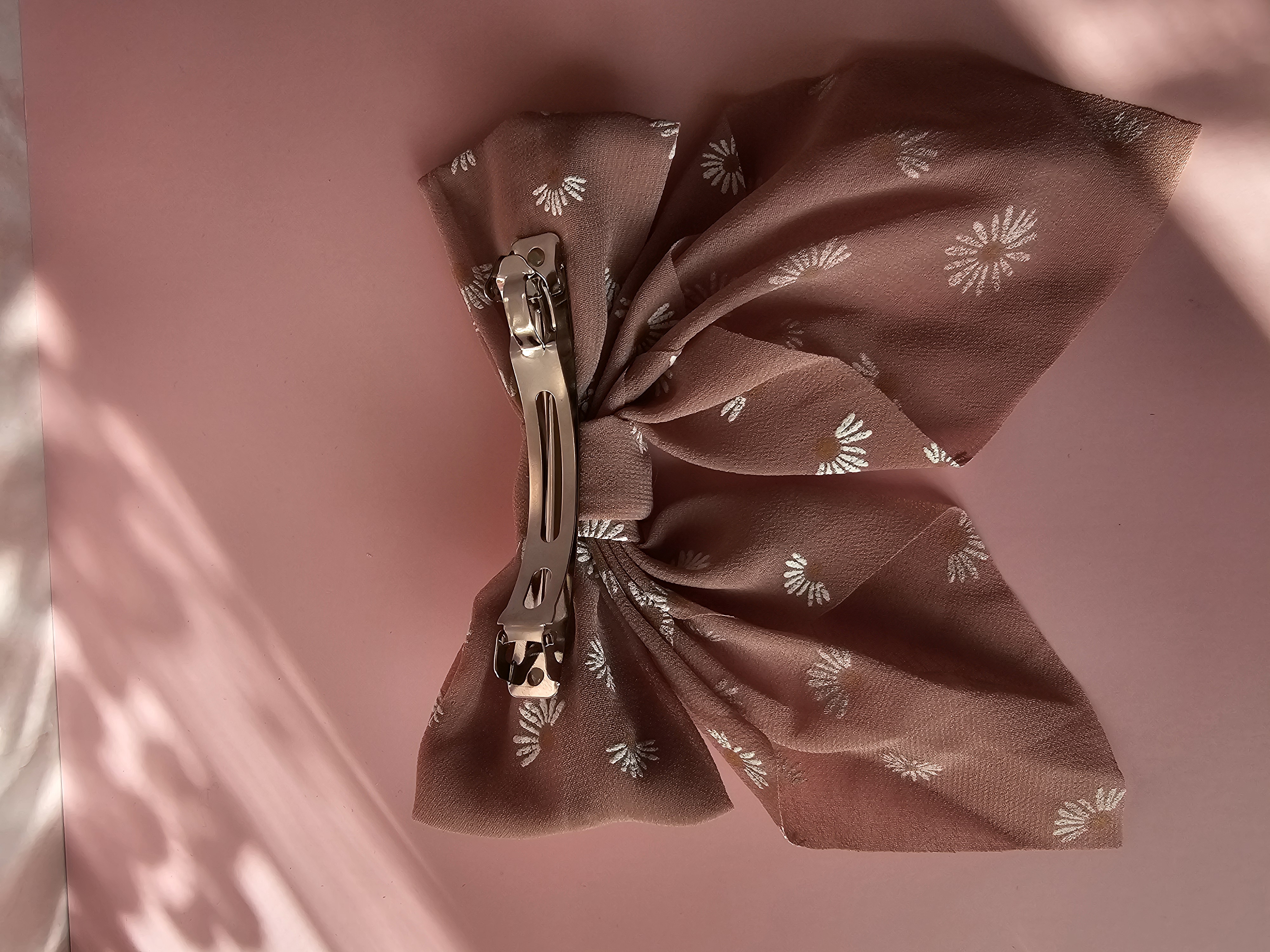 Plaukų segtukas kaspinas - tamsiai rožinė ramunė