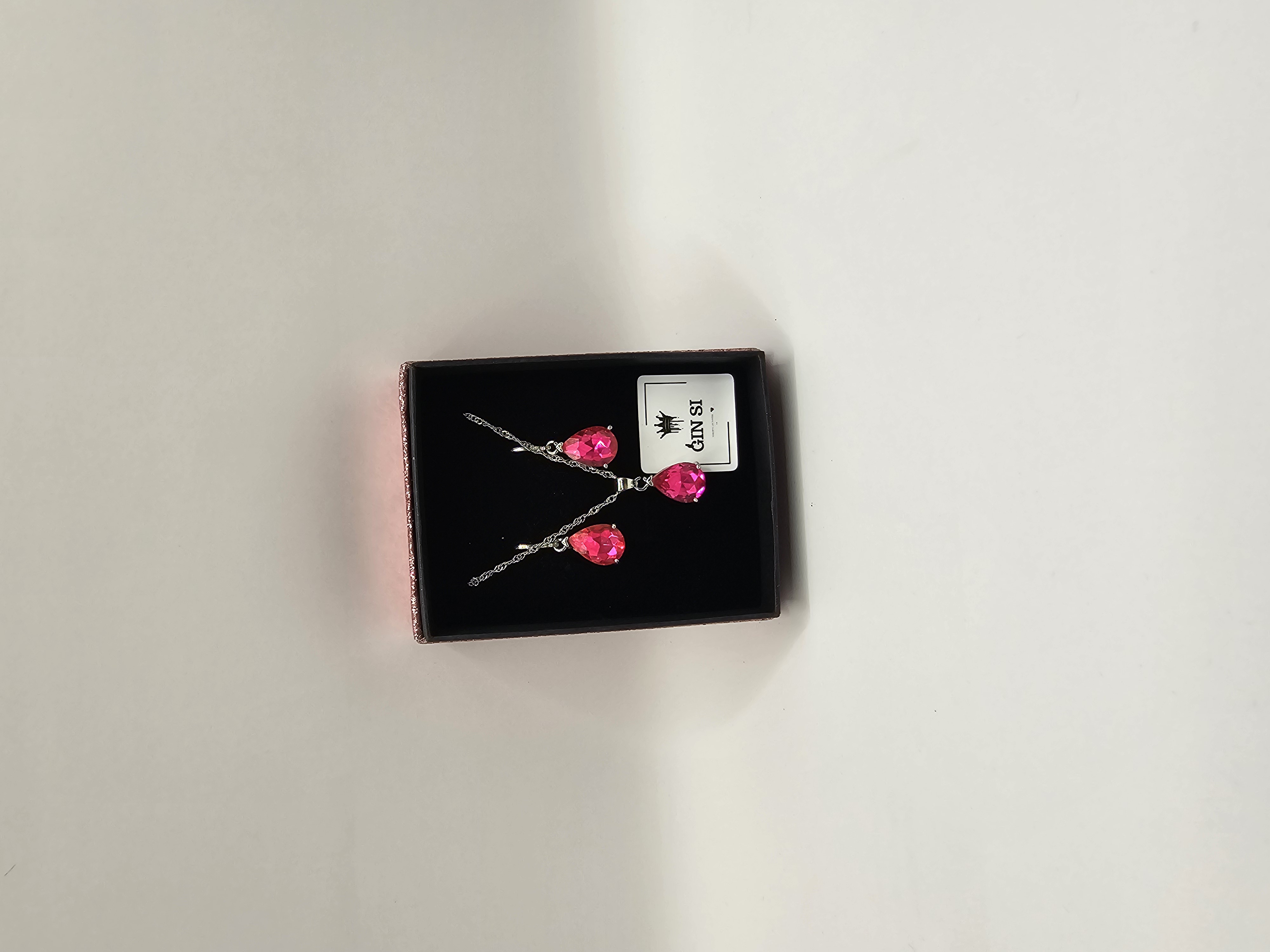 Papuošalų rinkinys - ryškus rožinis lašas