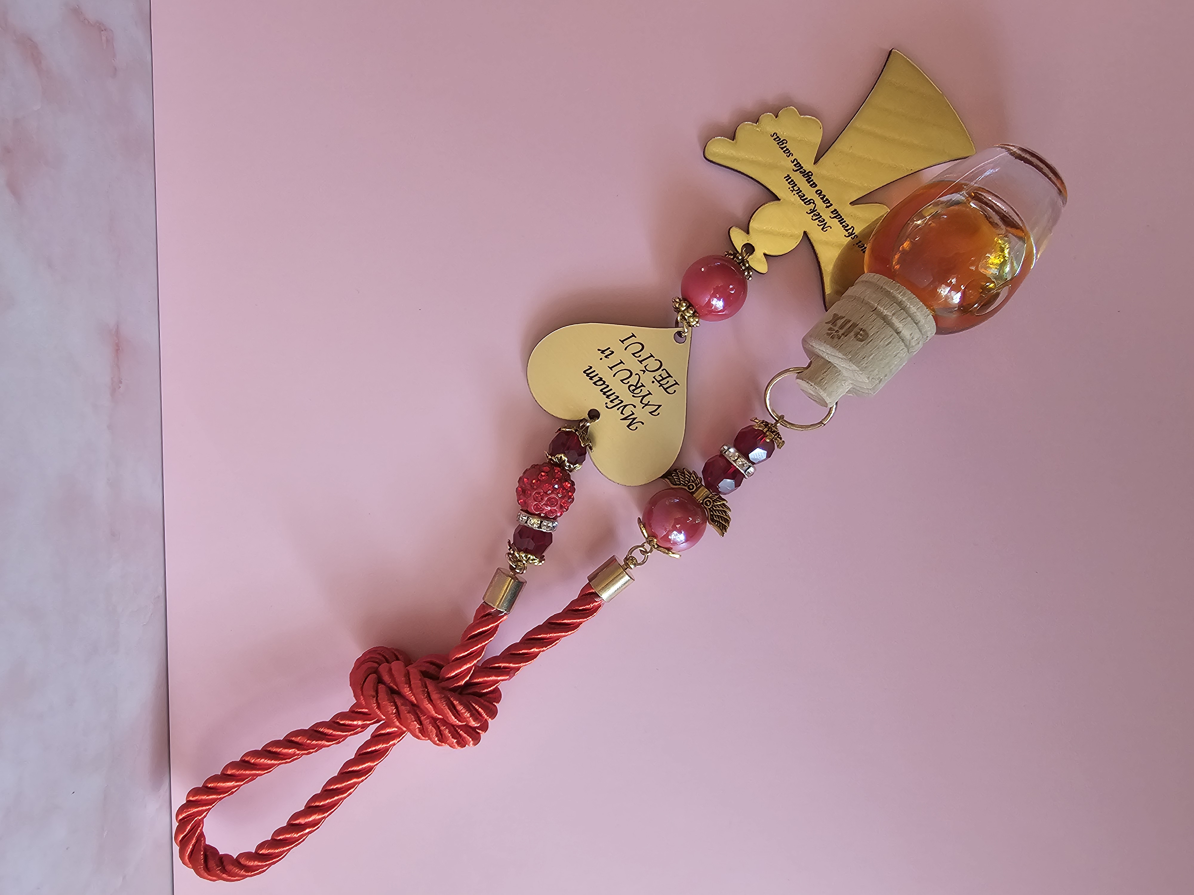 Automobilio pakabukas ir kvapukas su užrašu "Mylimam vyrui ir tėčiui..."