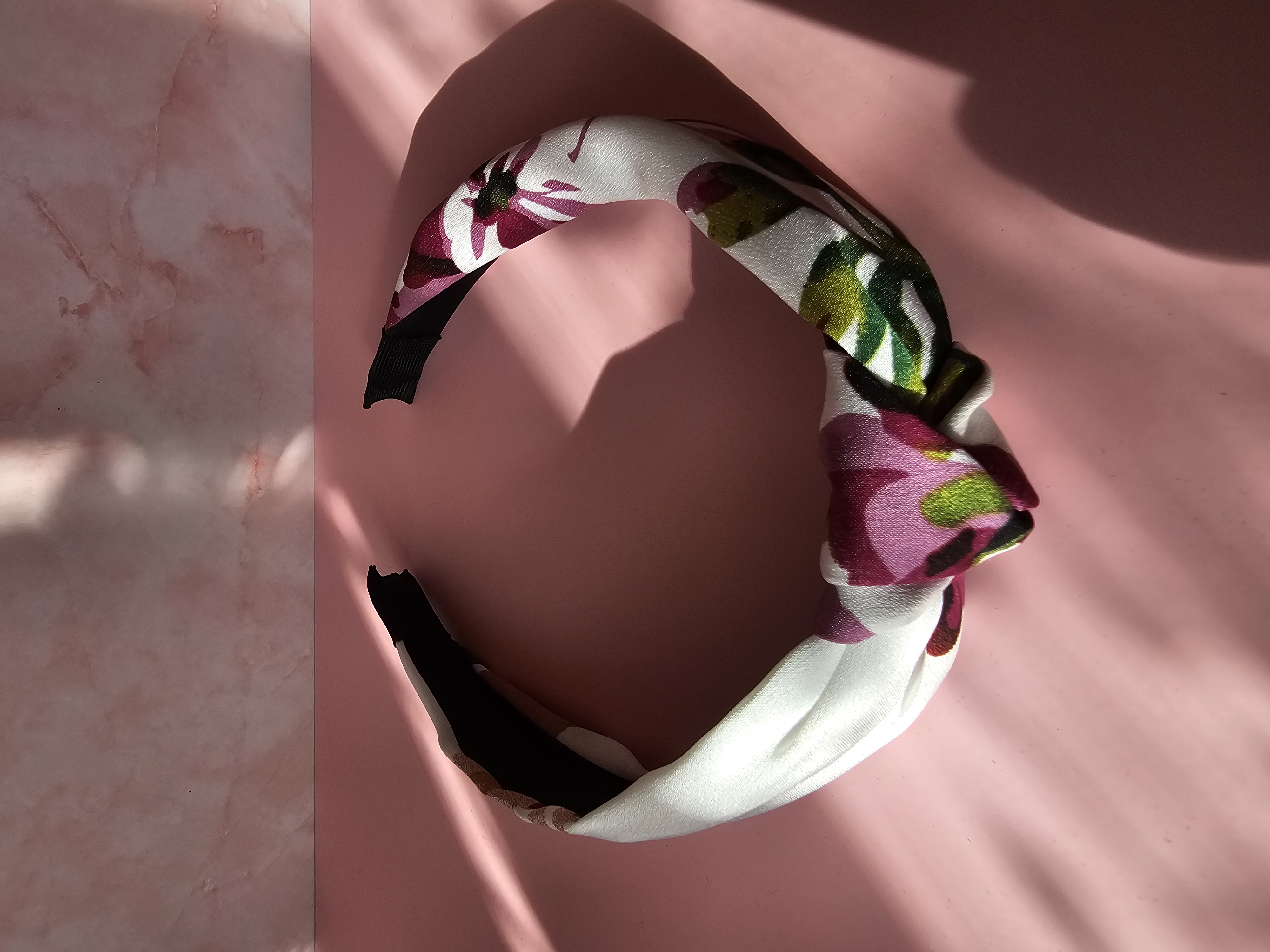 Plaukų lankelis - baltas su gėlėmis