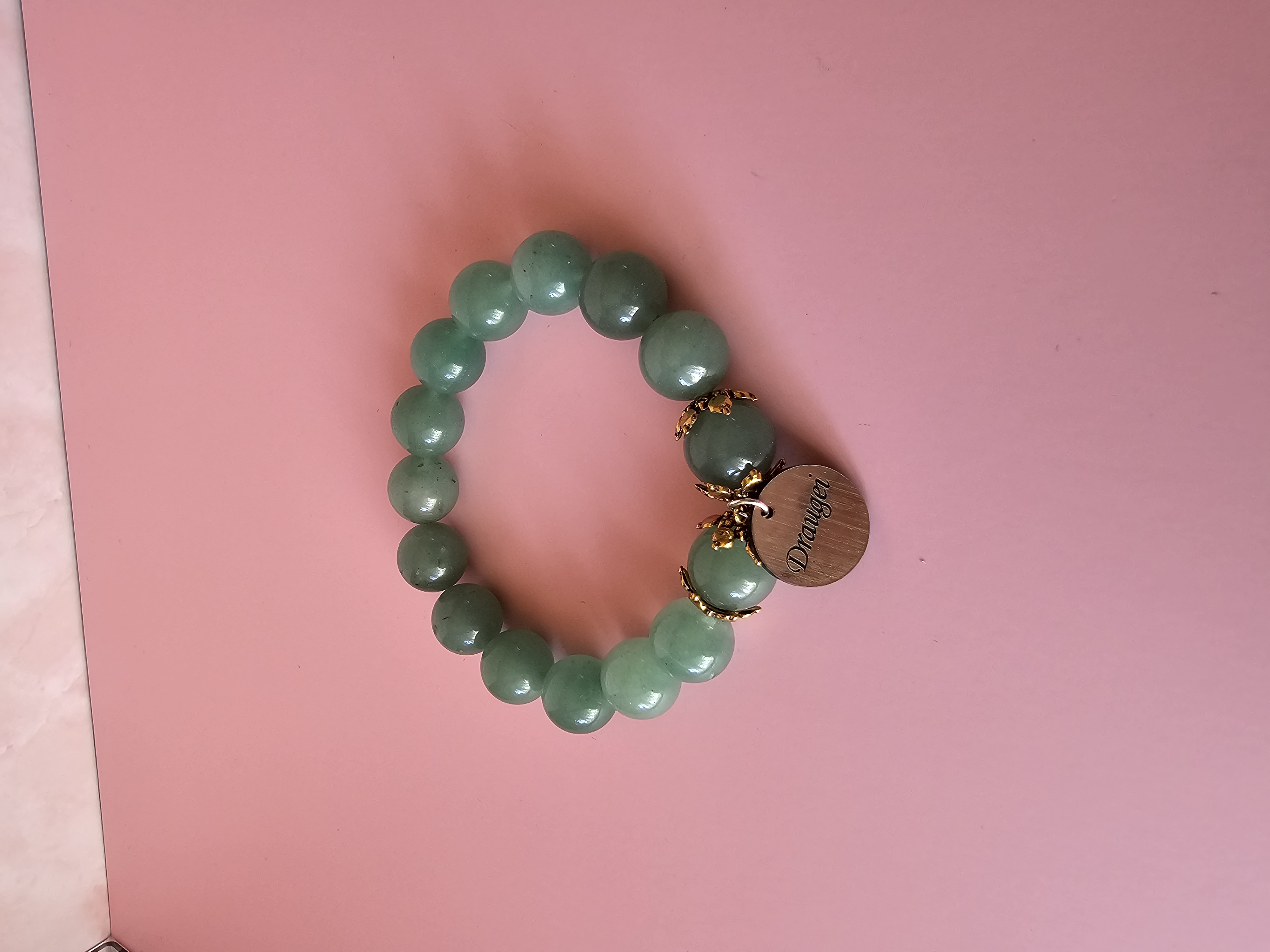 Žalia apyrankė su užrašu "Draugei"