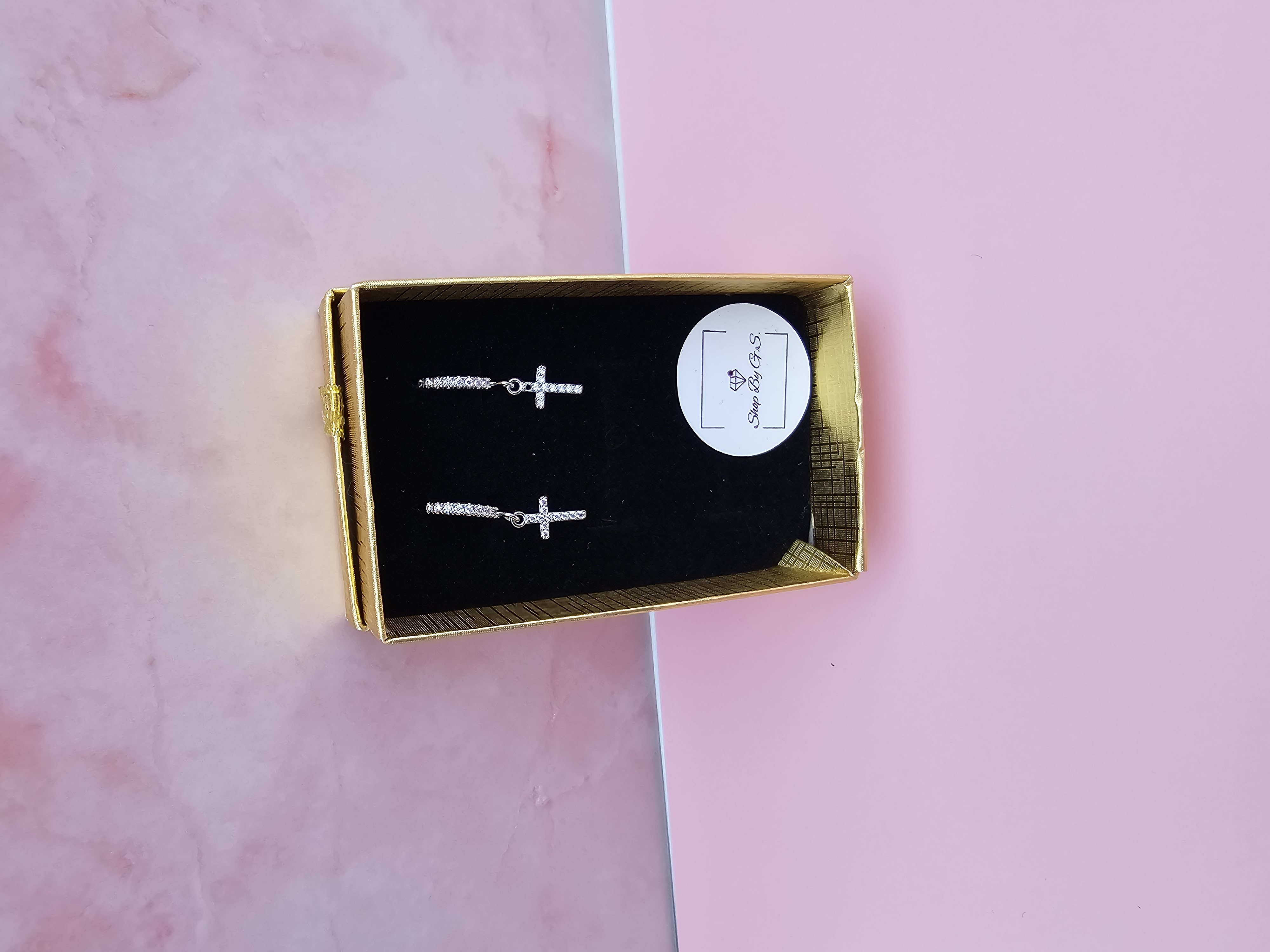 Auskarai su puošniais kryželiais