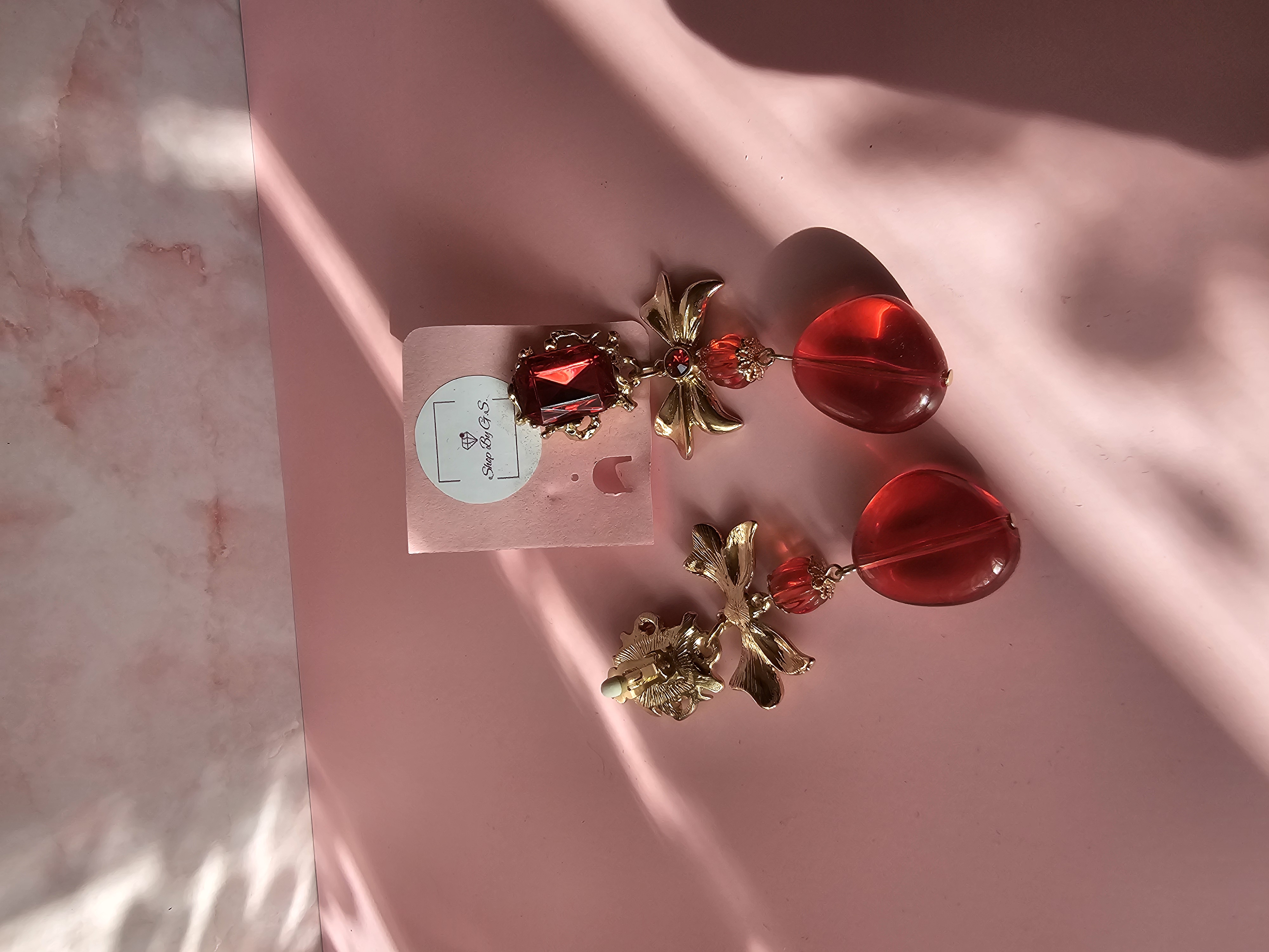 Raudoni auskarai - klipsai