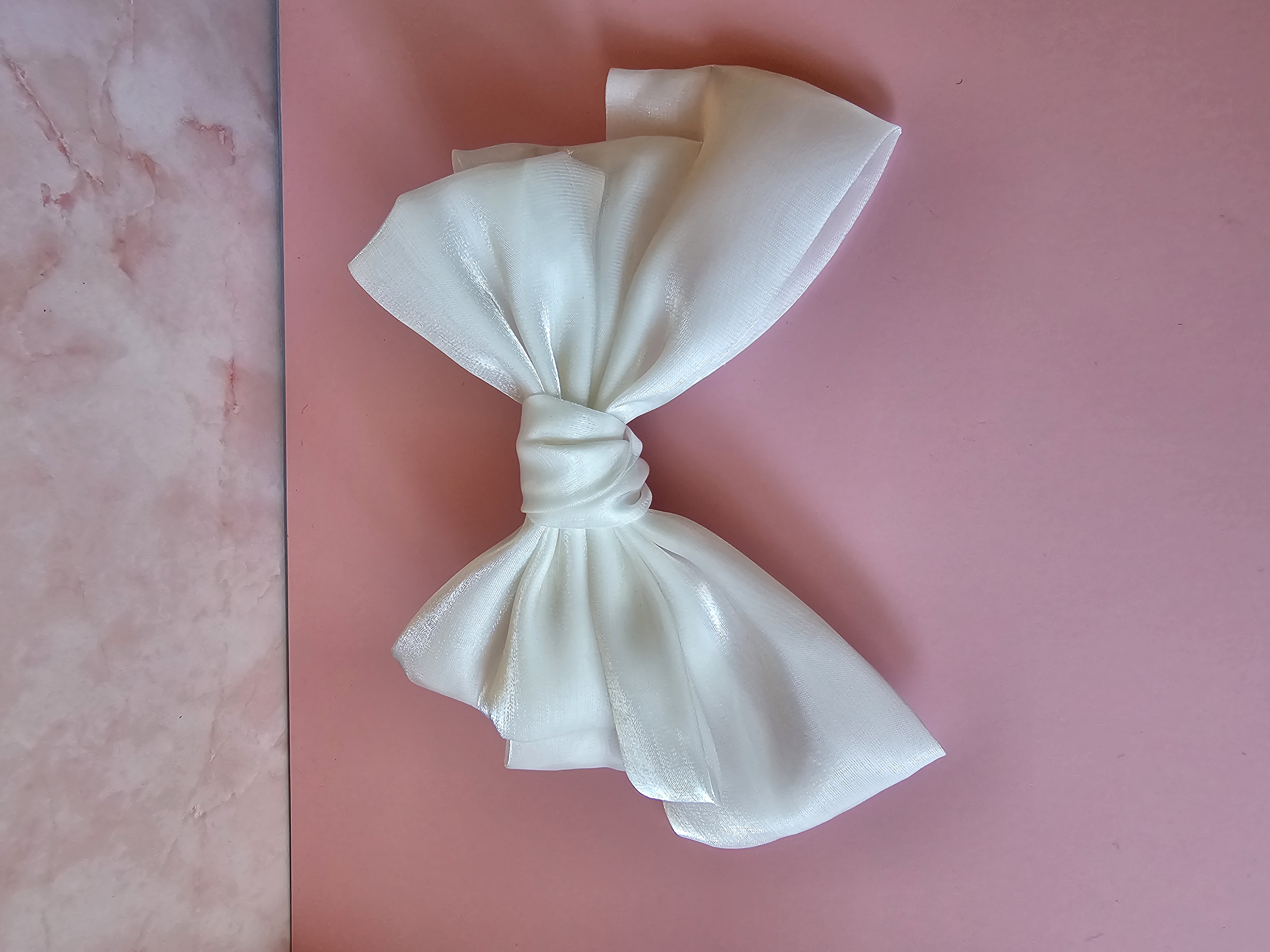 Plaukų segtukas - balta organza