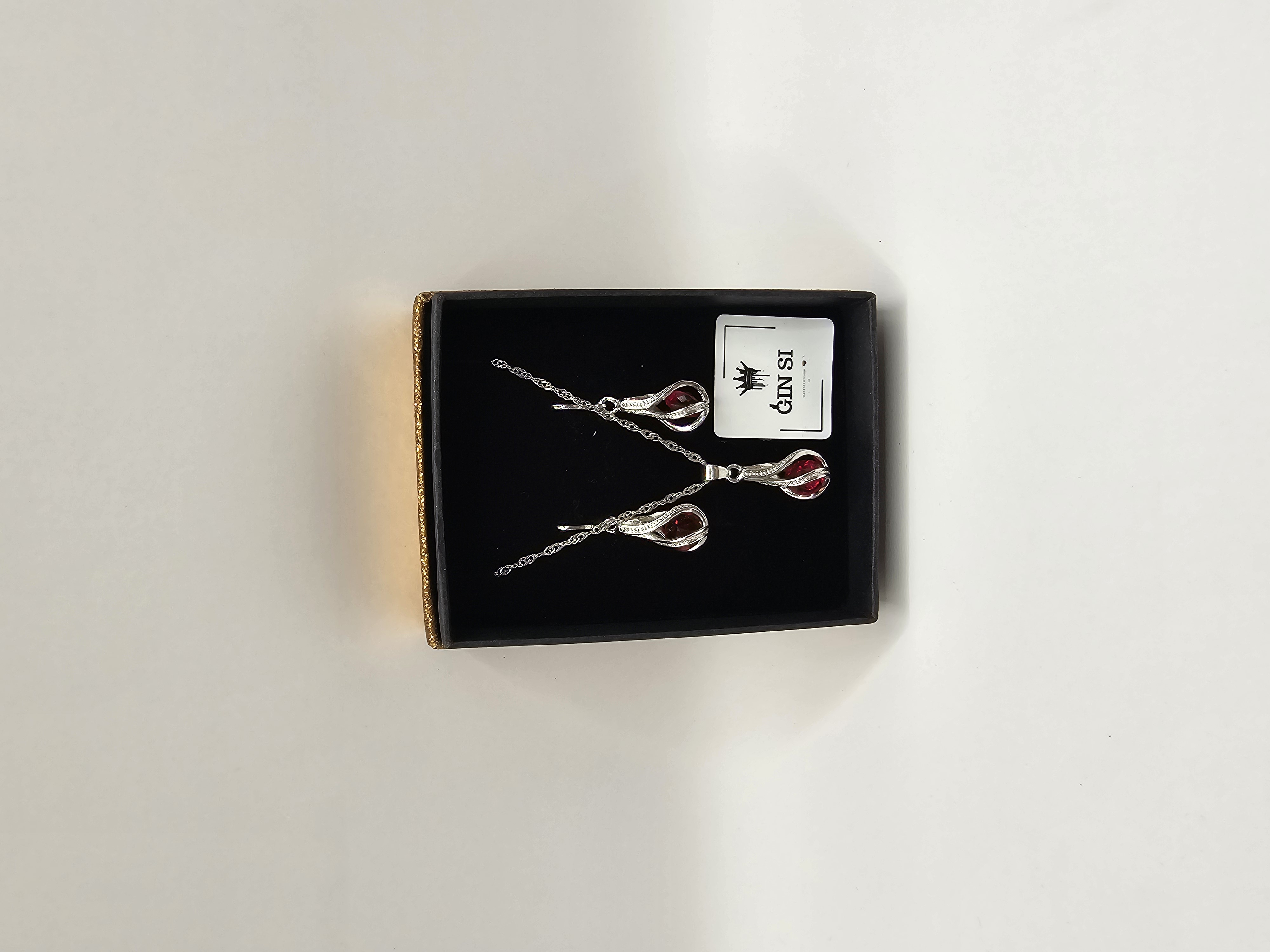 Papuošalų rinkinys suktas lašas su raudonu cirkoniu