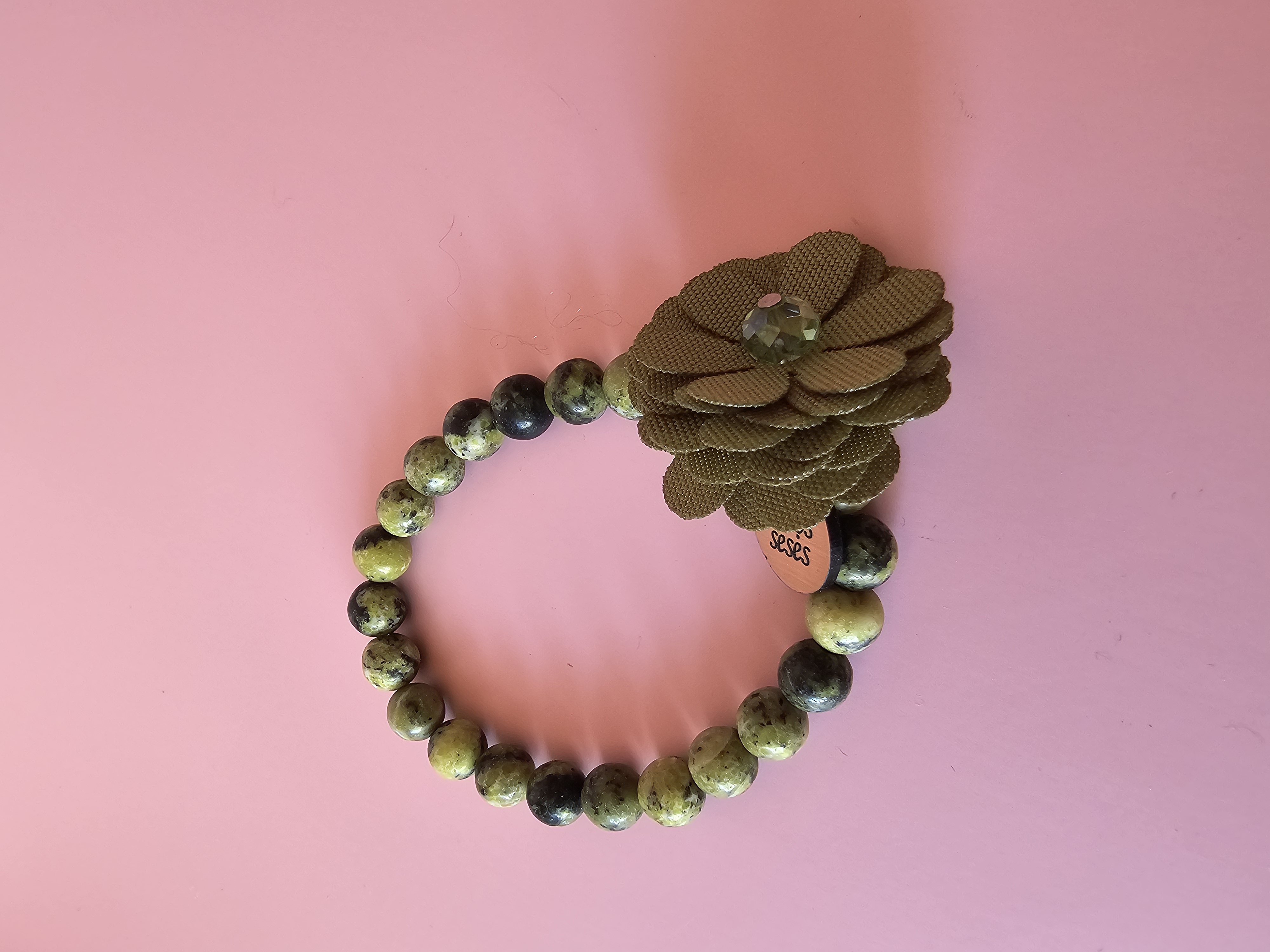 Apyrankė su užrašu "Sielos sesės" 