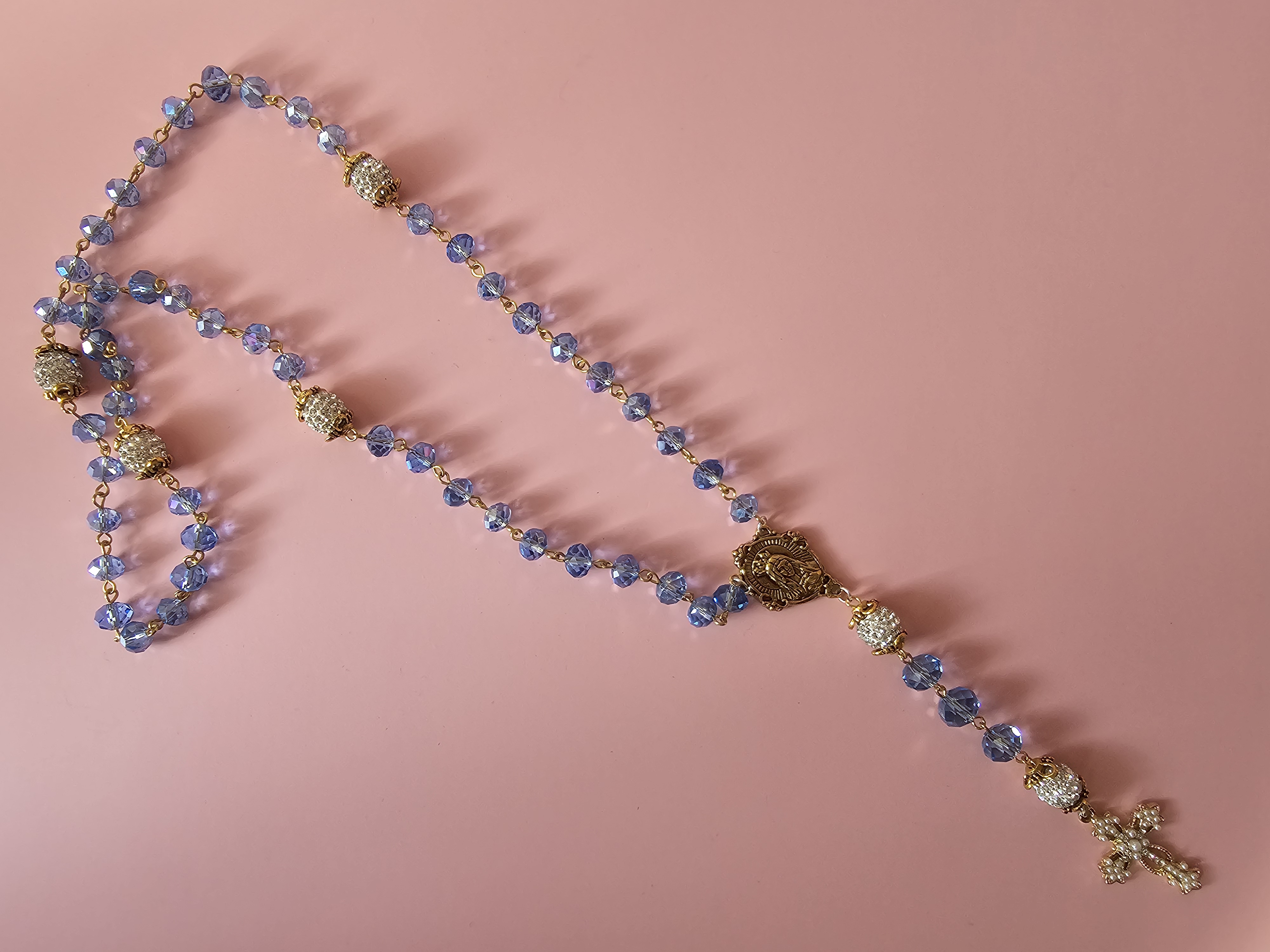 Šviesiai mėlynos spalvos rožančius