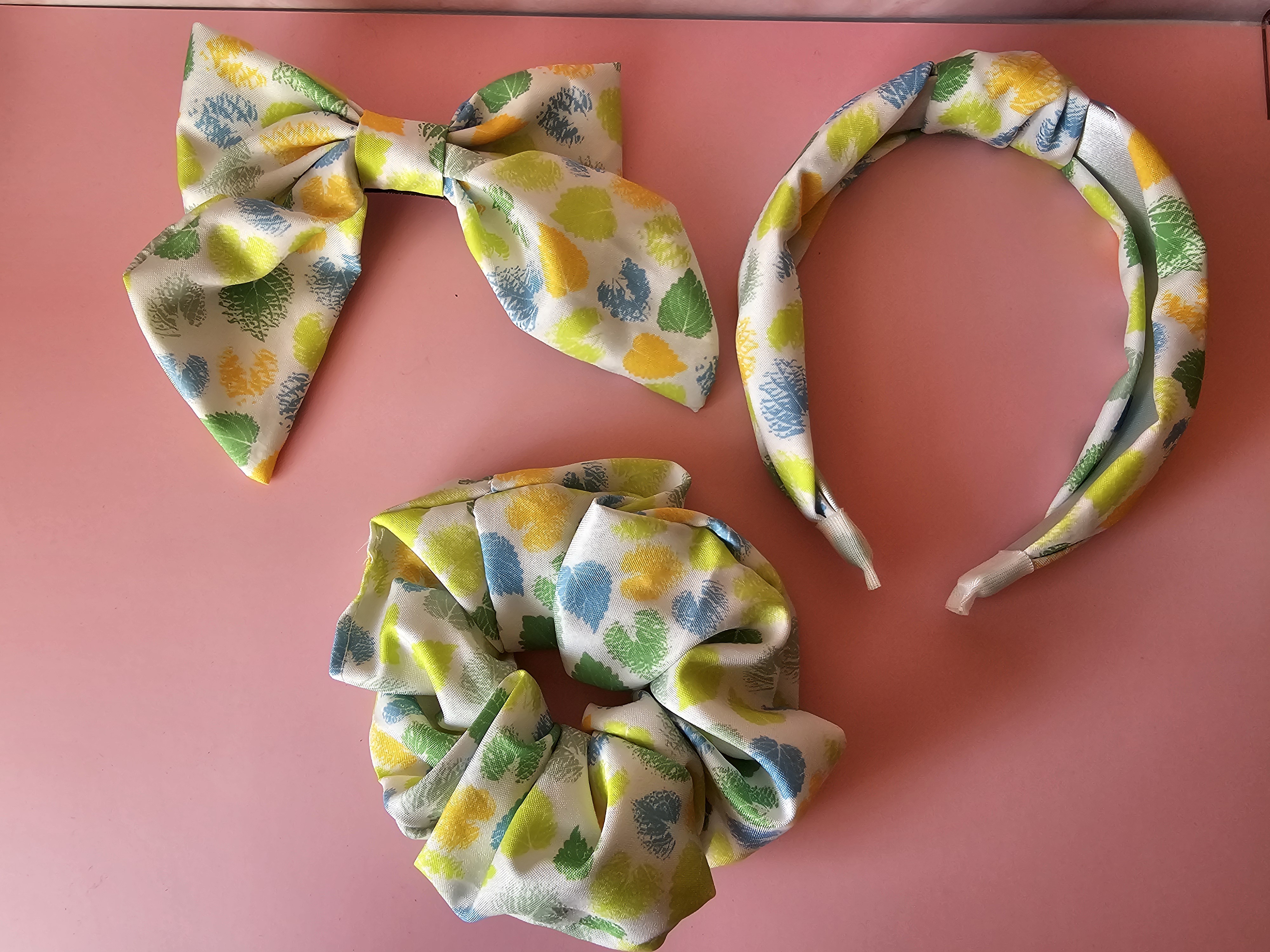 Komplektas plaukams - žalia&geltona lapeliai