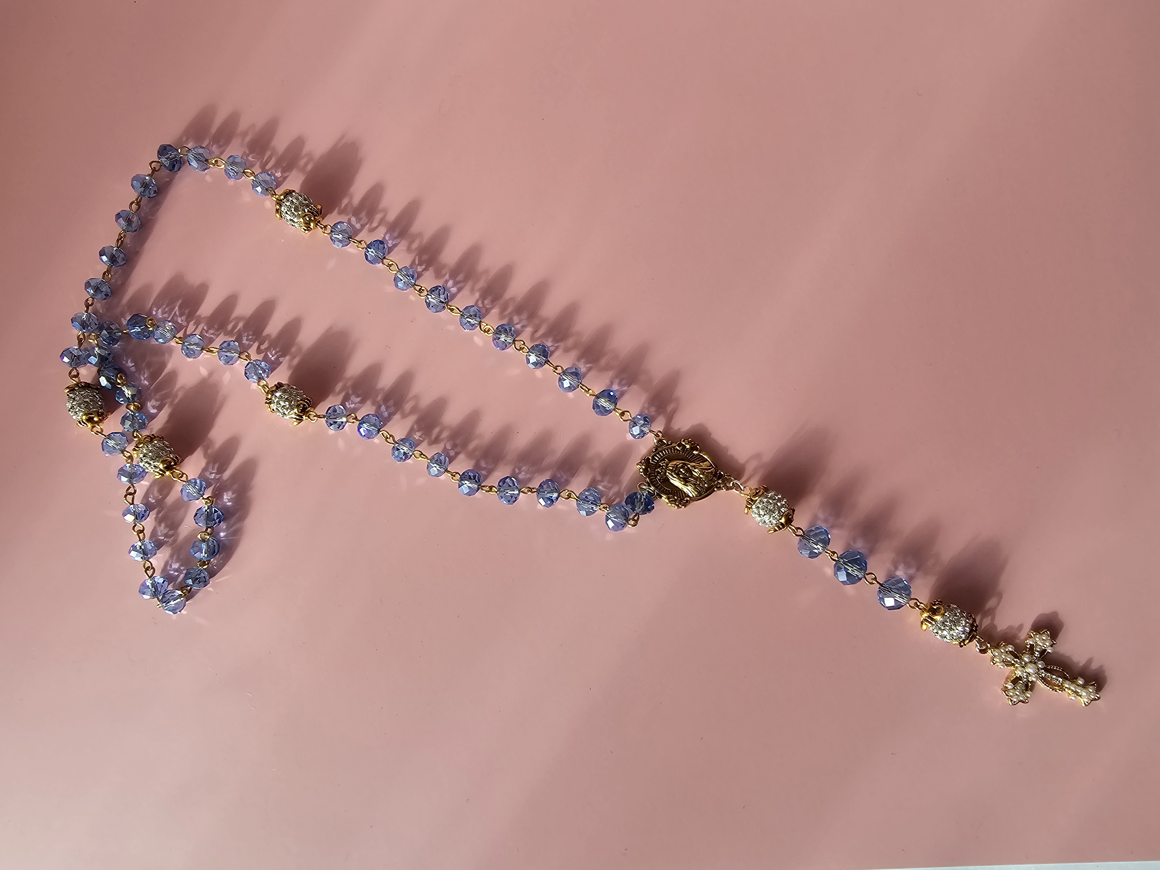 Šviesiai mėlynos spalvos rožančius