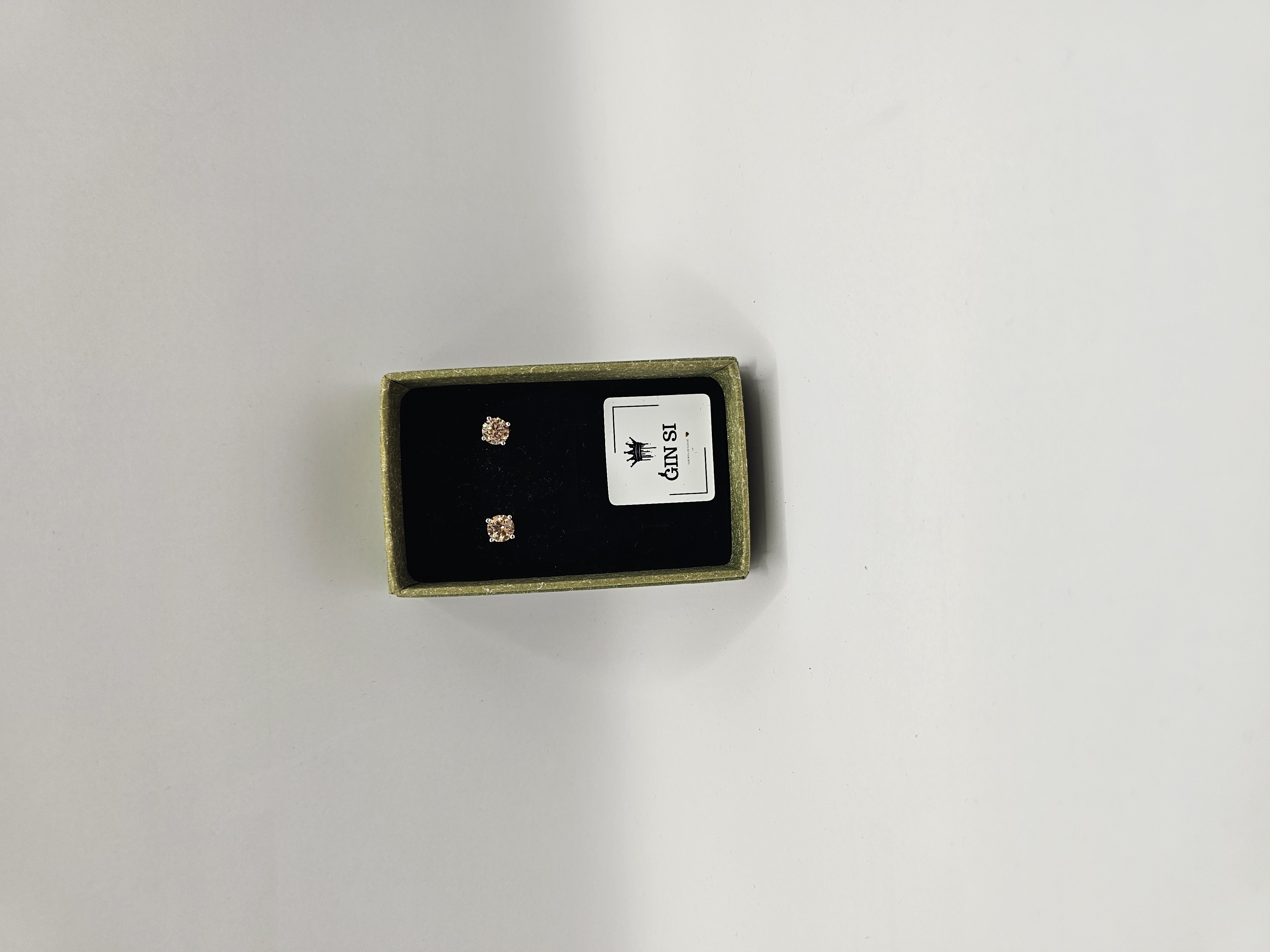 Auskarai su šampaniniu cirkoniu