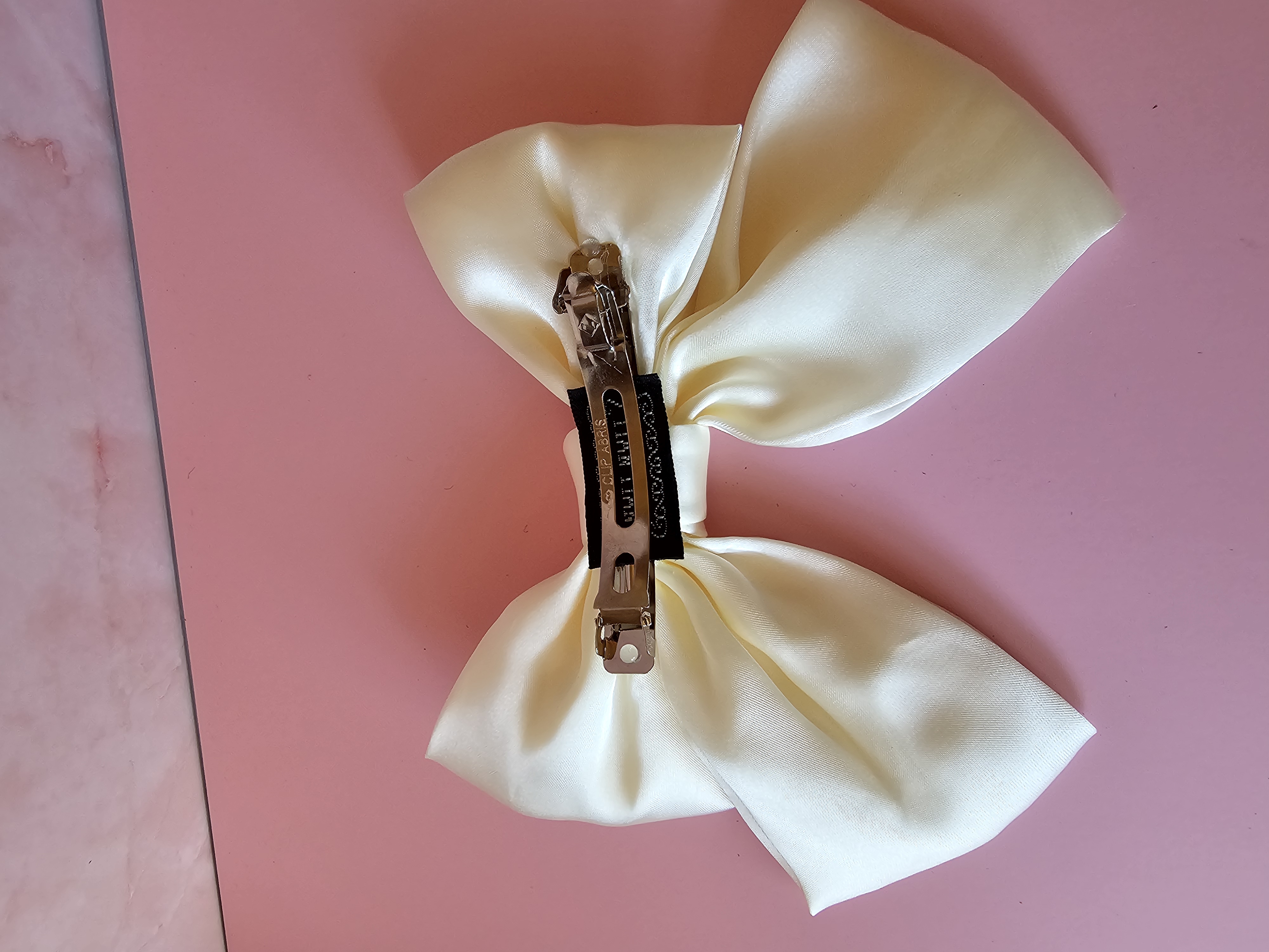 Plaukų segtukas kaspinas - baltas šilkas