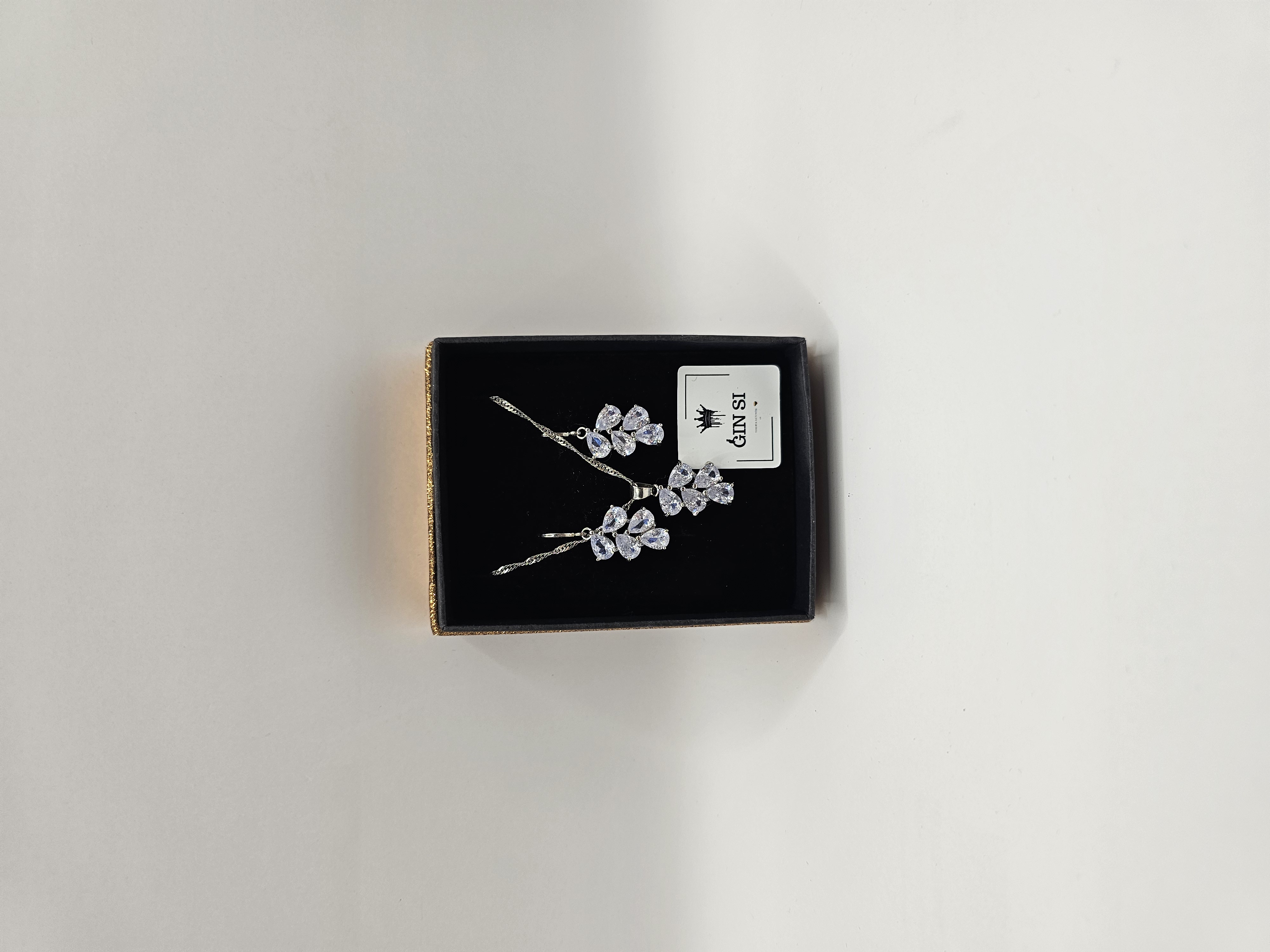 Papuošalų rinkinys - skaidrios vynuogės