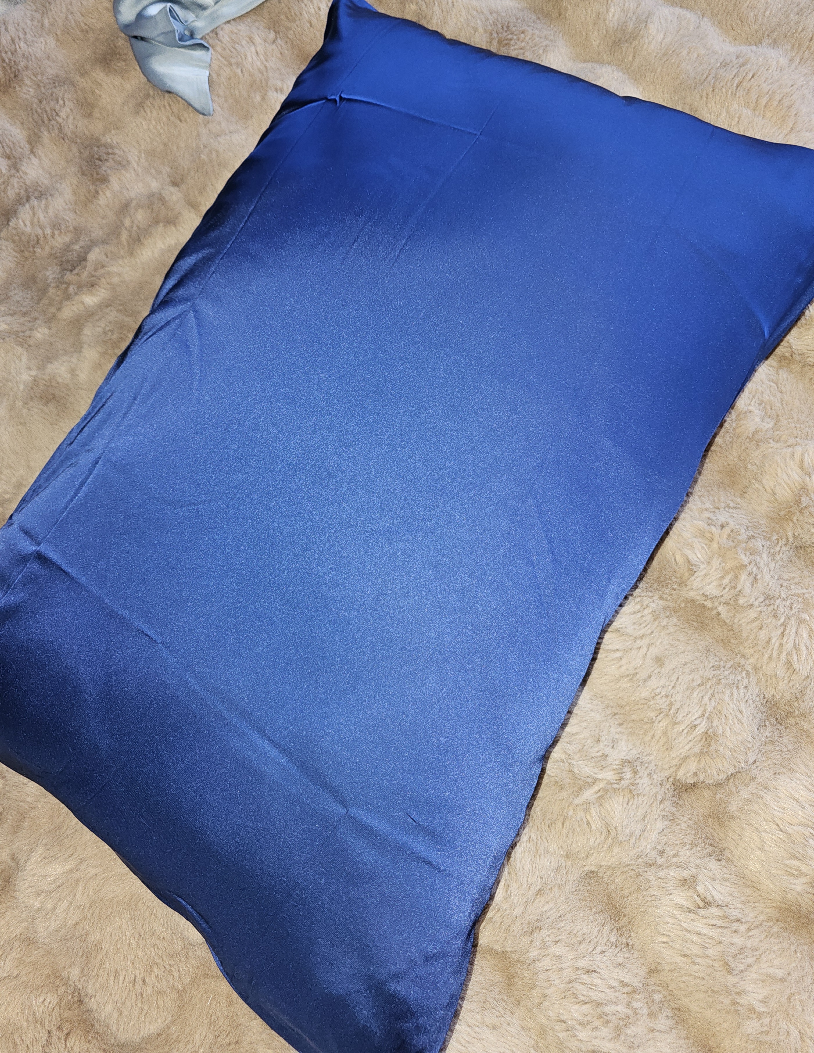 Šilko užvalkalas tamsiai mėlyna