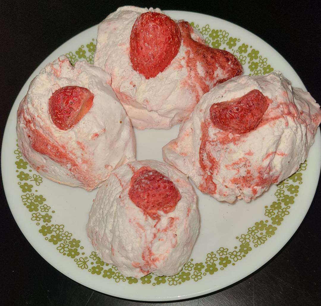 Double Strawberry Swirl Scoops 