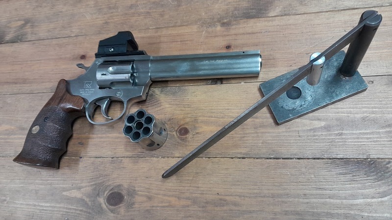 WESTLAKE 38/357 STAINLESS STEEL REVOLVER