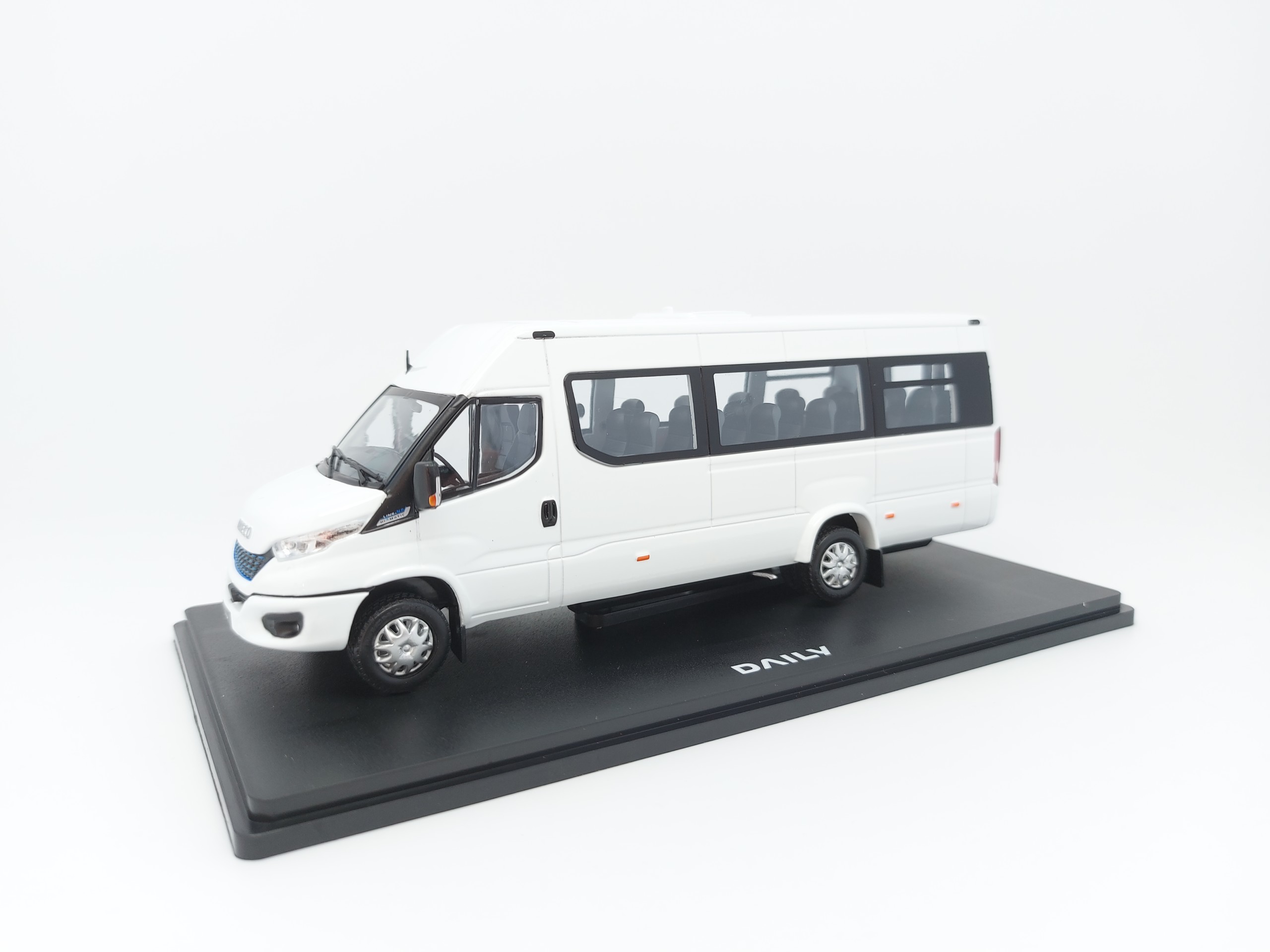 IVECO DAILY MINIBUS NP Hi MATIC 