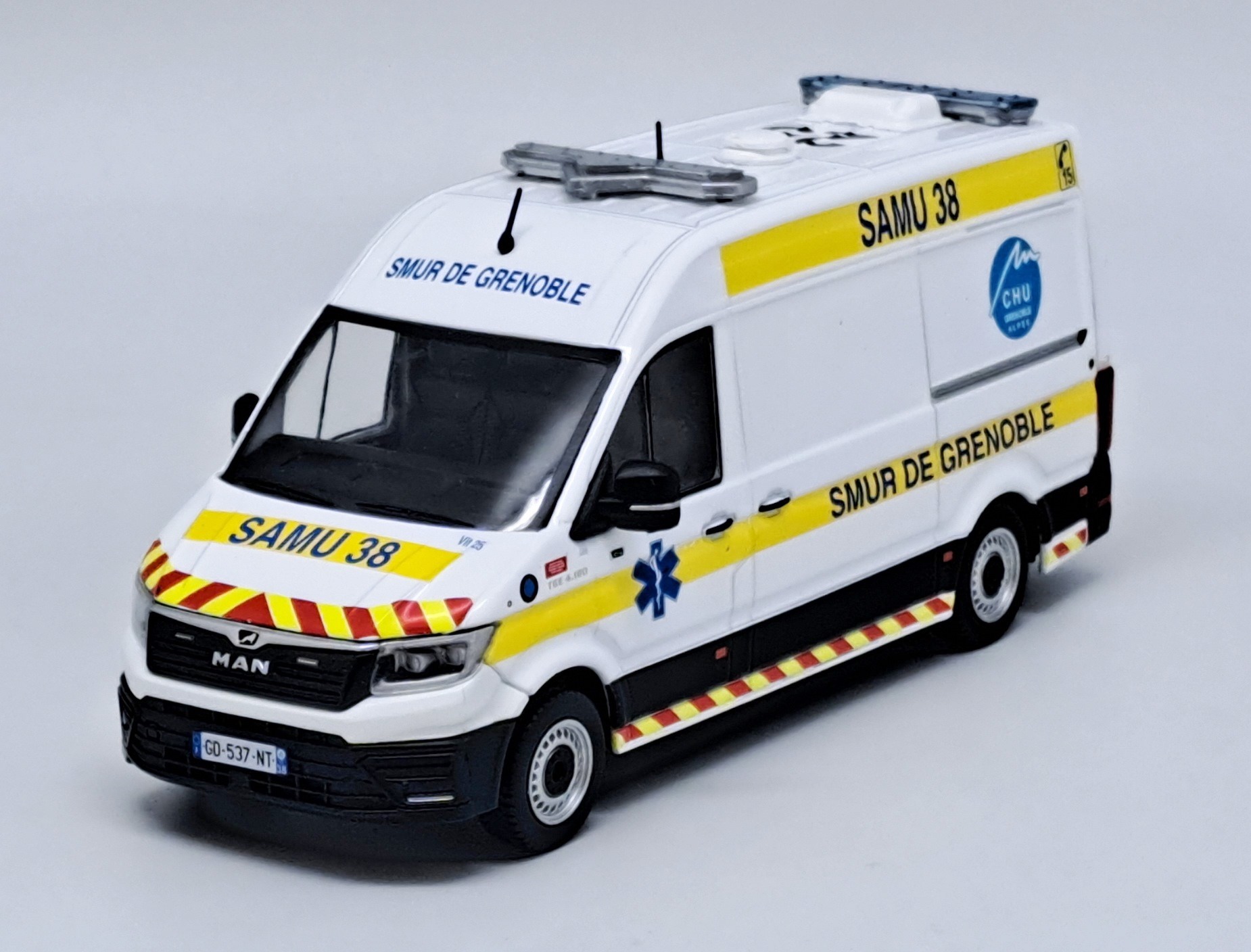 Man TGE L2H2 Gifa Ambulance de Réanimation Samu 38 - Smur de Grenoble Edição limitada a 504 peças