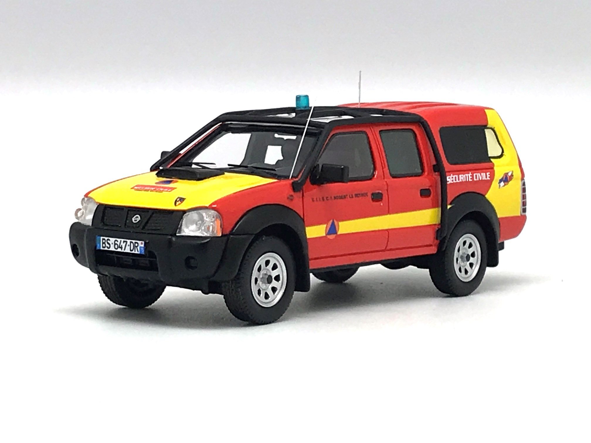 NISSAN NP 300 SECURITE CIVILE ALARME0059 SERIE LIMITADA A 275PCS 