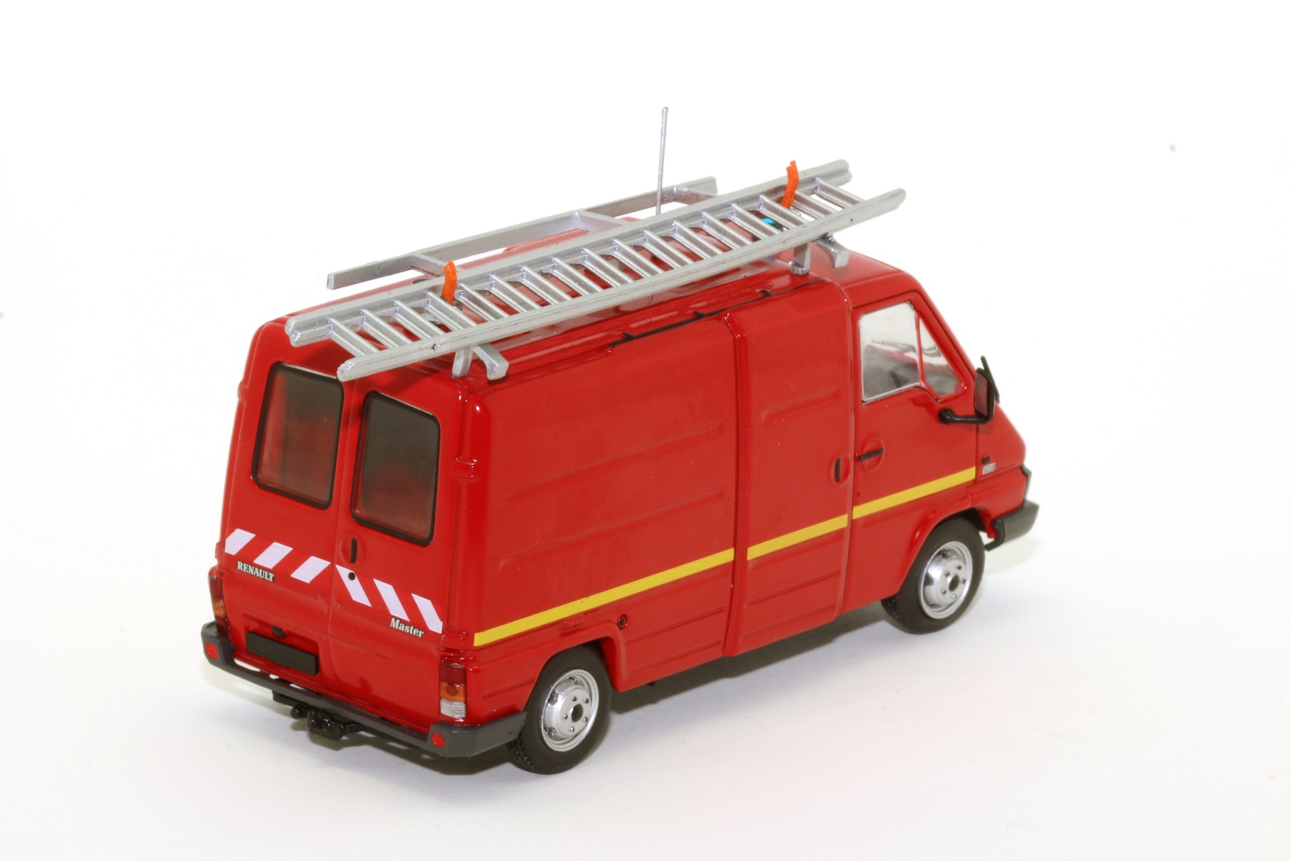 RENAULT MASTER T30 VTU COM FOLHA DE DECALQUES EDIÇÃO LIMITADA 504 PEÇAS