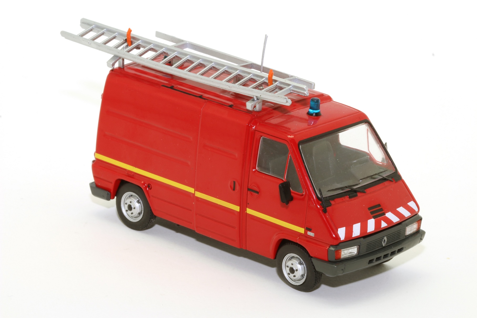 RENAULT MASTER T30 VTU COM FOLHA DE DECALQUES EDIÇÃO LIMITADA 504 PEÇAS