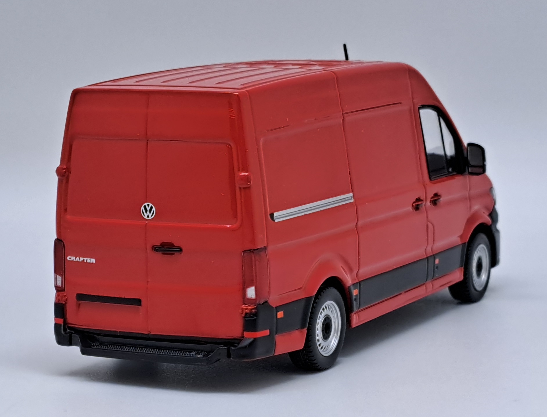 VOLKSWAGEN CRAFTER L2H2 ROUGE COM DECALQUE DE BOMBEIROS 