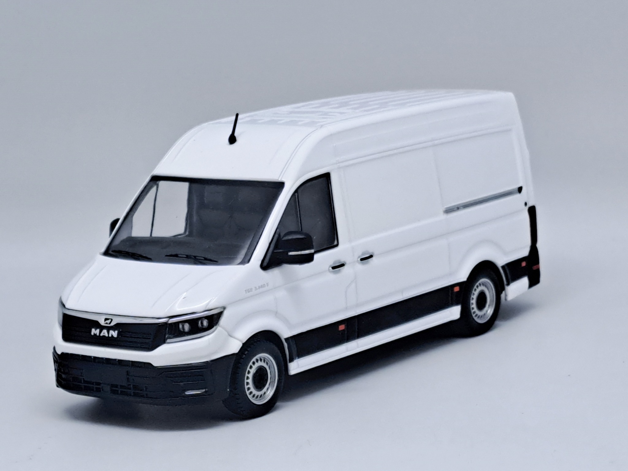 Man TGE L2H2 Branco - Edição limitada a 504 peças. 