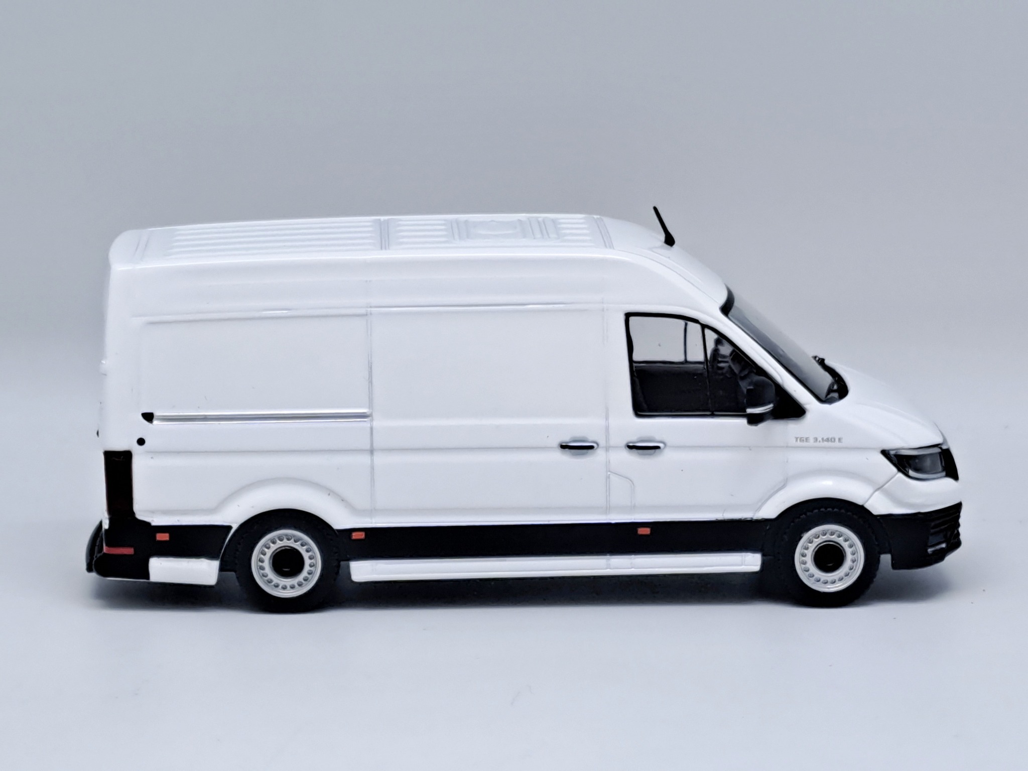 Man TGE L2H2 Branco - Edição limitada a 504 peças. 