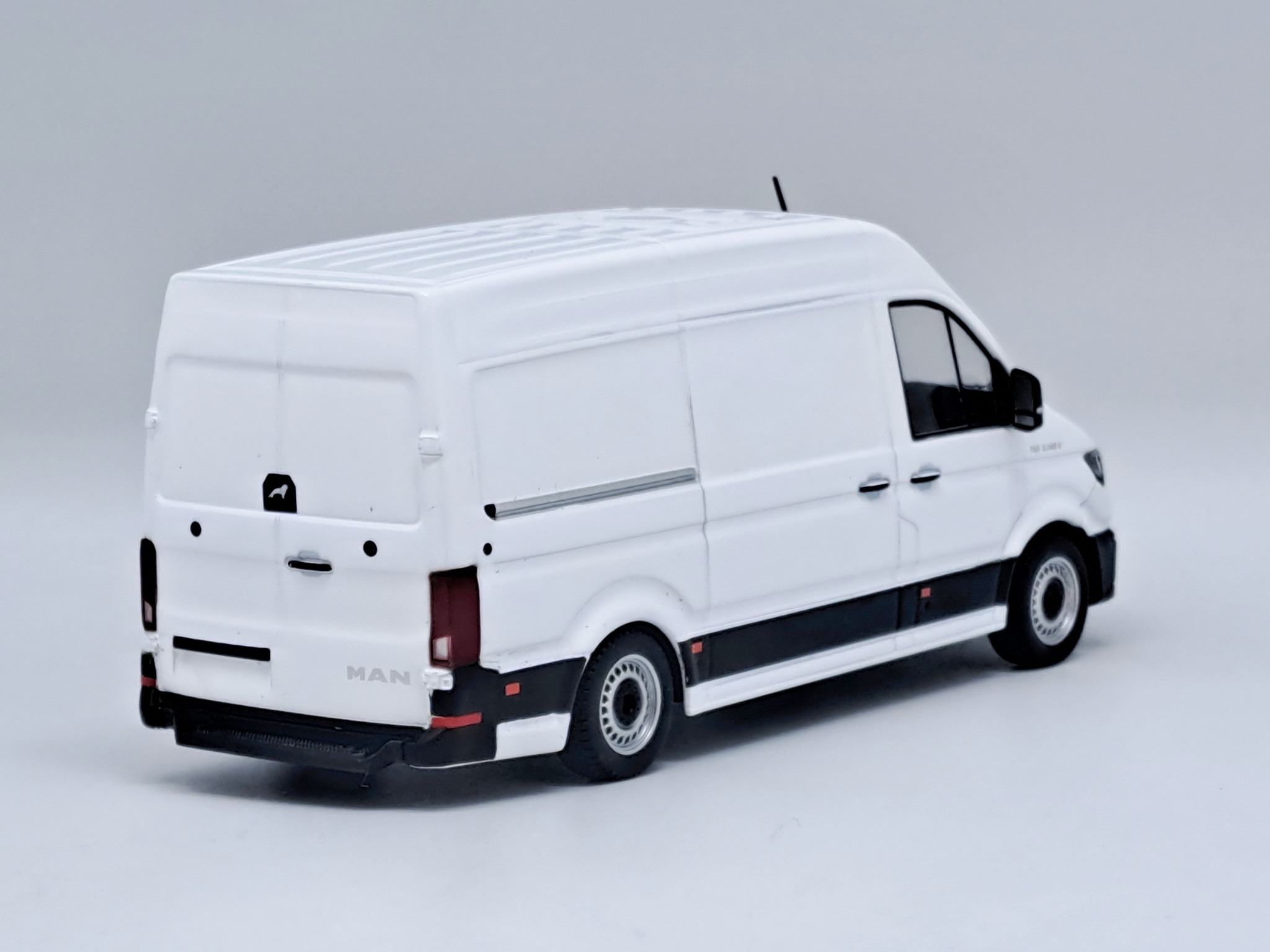 Man TGE L2H2 Branco - Edição limitada a 504 peças. 