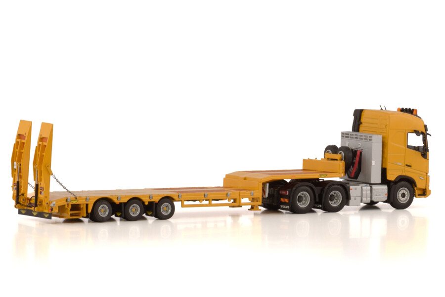 VOLVO FH5 GLOBETROTTER 6X2 TAG AXLE SEMI LOW LOADER COM RAMPAS - 3 EIXOS Linha Premium;  