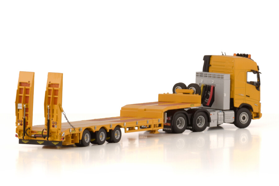 VOLVO FH5 GLOBETROTTER 6X2 TAG AXLE SEMI LOW LOADER COM RAMPAS - 3 EIXOS Linha Premium;  