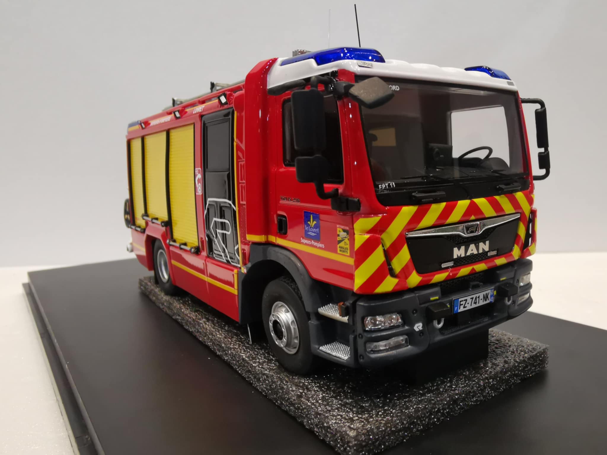 MAN TGM ROSENBAUER SDIS 45 LOIRET  EDIÇÃO LIMITADA A 220 PEÇAS 