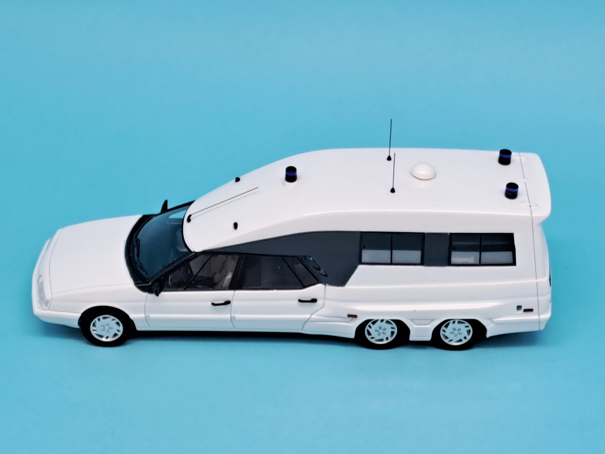 CITROEN XM TISSIER 10007 BRANCO COM DECALQUES AMBULANCIA SERIE LIMITADA A 150 PEÇAS