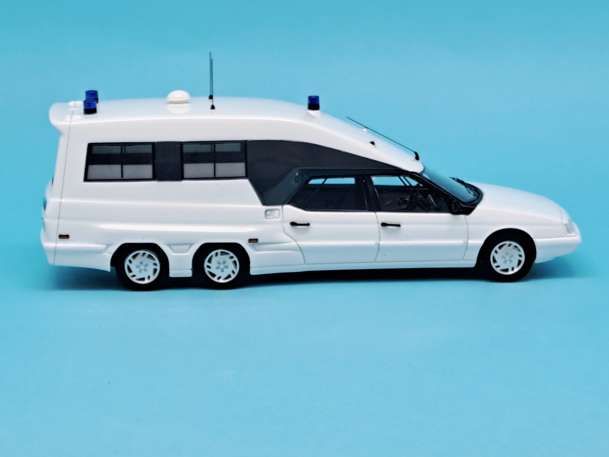 CITROEN XM TISSIER 10007 BRANCO COM DECALQUES AMBULANCIA SERIE LIMITADA A 150 PEÇAS