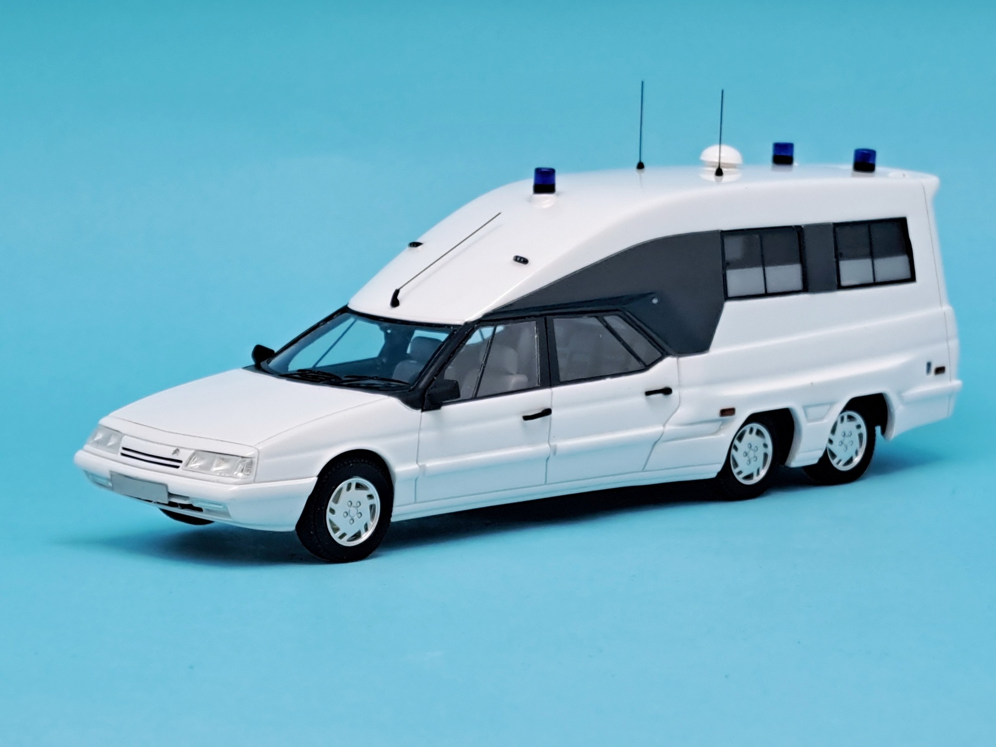 CITROEN XM TISSIER 10007 BRANCO COM DECALQUES AMBULANCIA SERIE LIMITADA A 150 PEÇAS