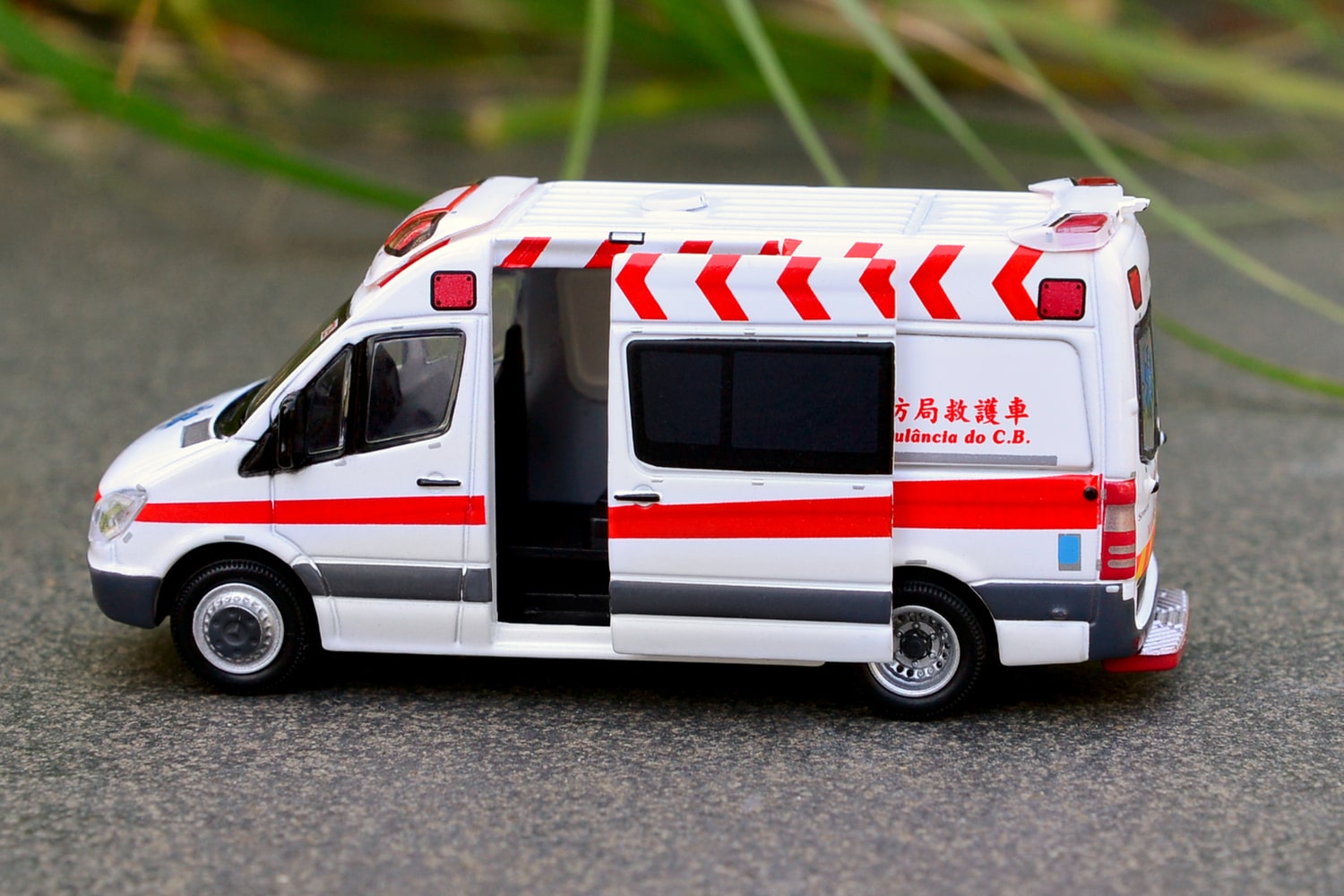Mercedes-Benz Sprinter Macau Ambulance (White) ATCMC64001 