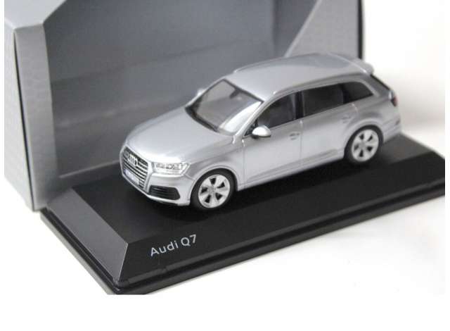 Audi Q7 SUV, silver metallic 