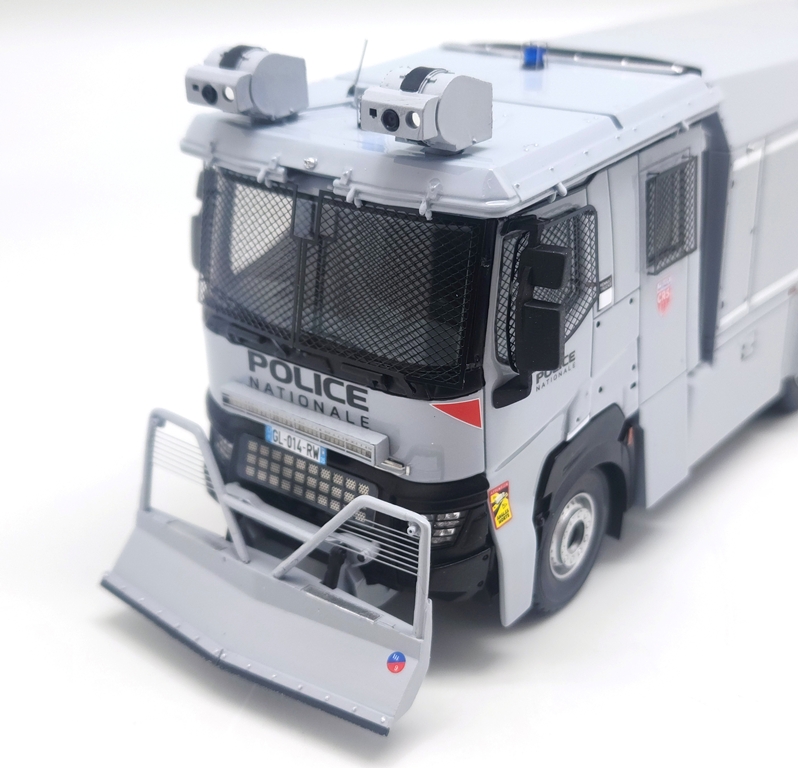 RENAULT V.L.E. (Veículo de Lançadores de Água) Branco - Série limitada a 225 cópias