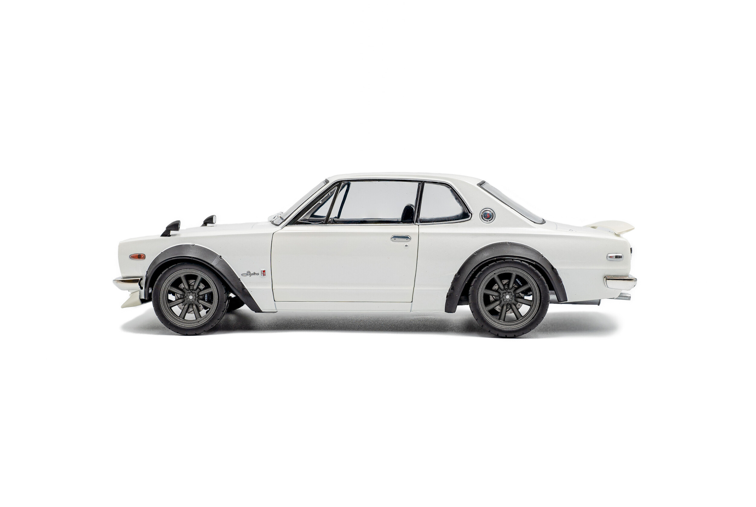 Nissan Skyline (C10) Hakosuka SOLIDO WORKS – Branco Pérola – 1970 