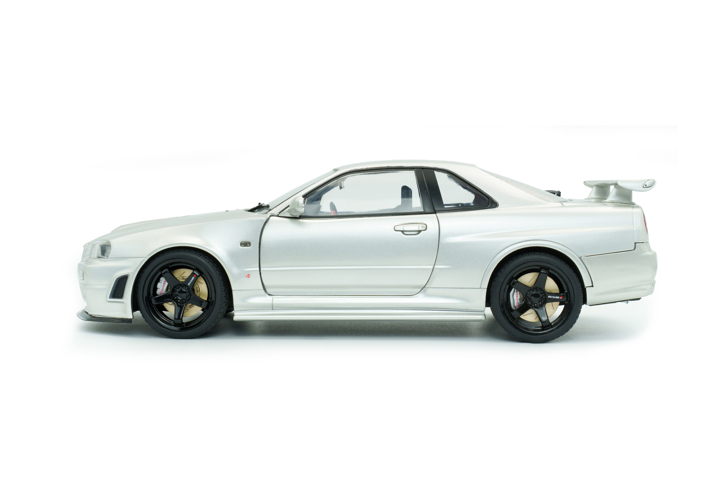 Nissan Skyline GT-R (BNR34) com peças NISMO – 1999 