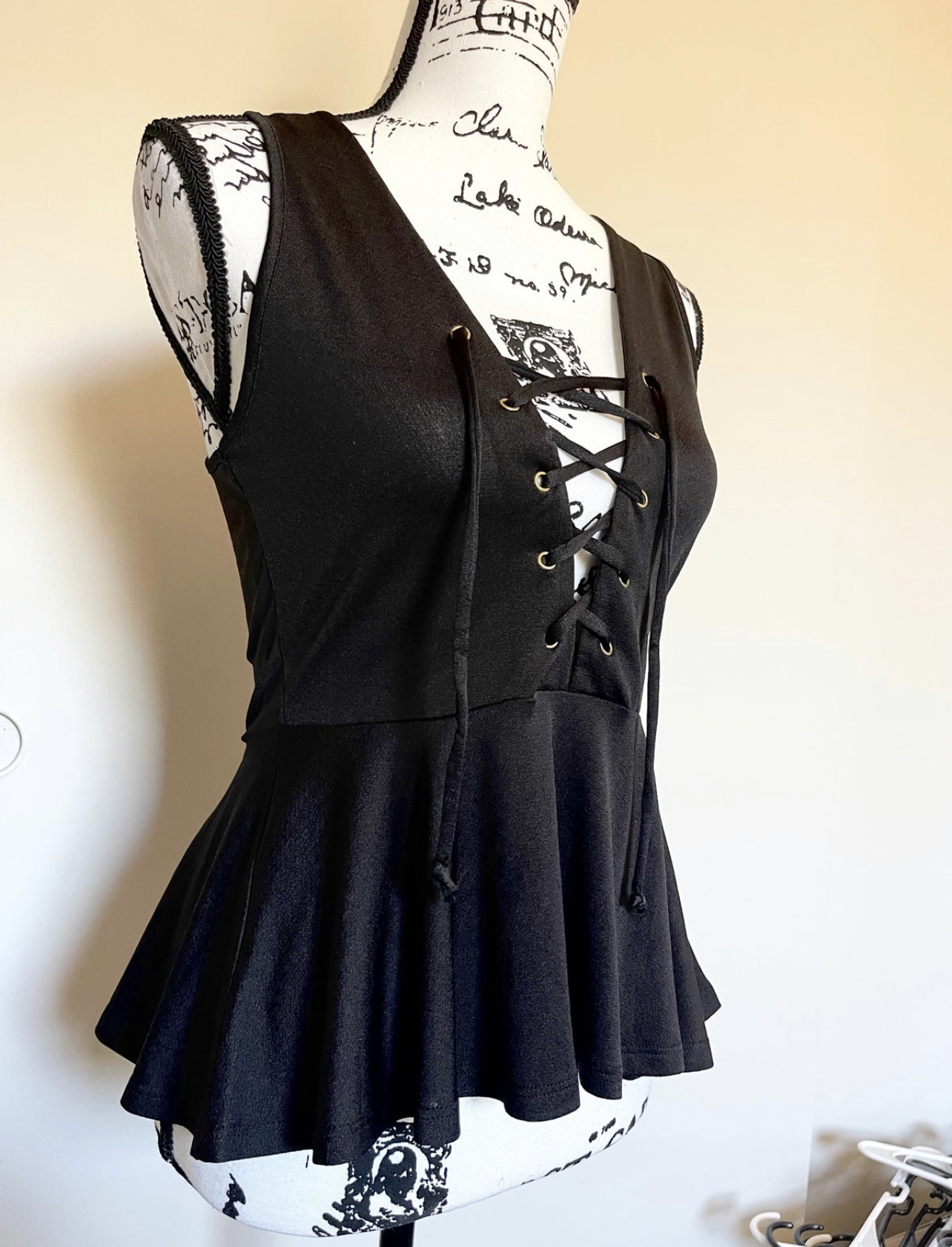 Peplum laced front top (M)