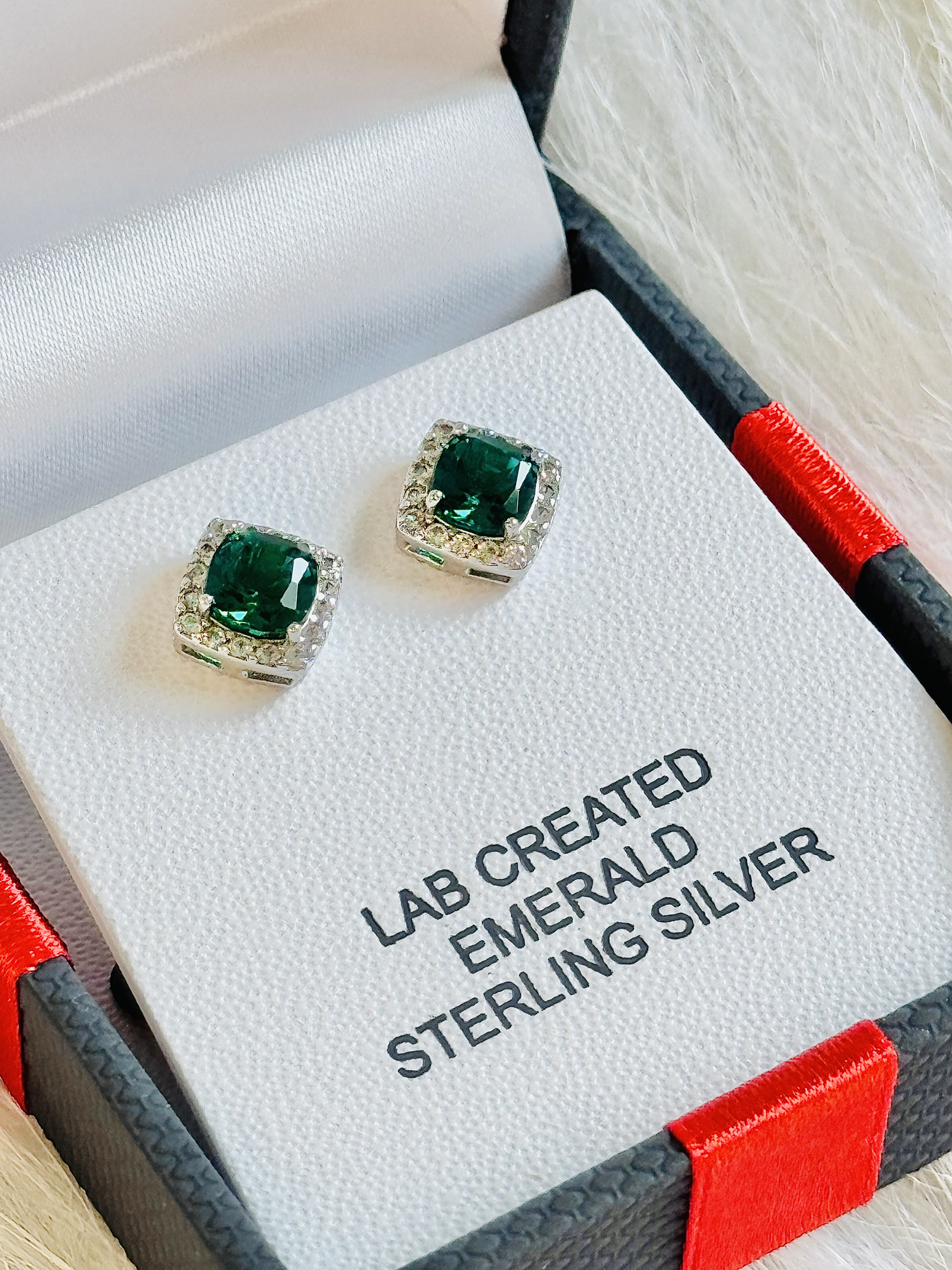Emerald stud diamond earring