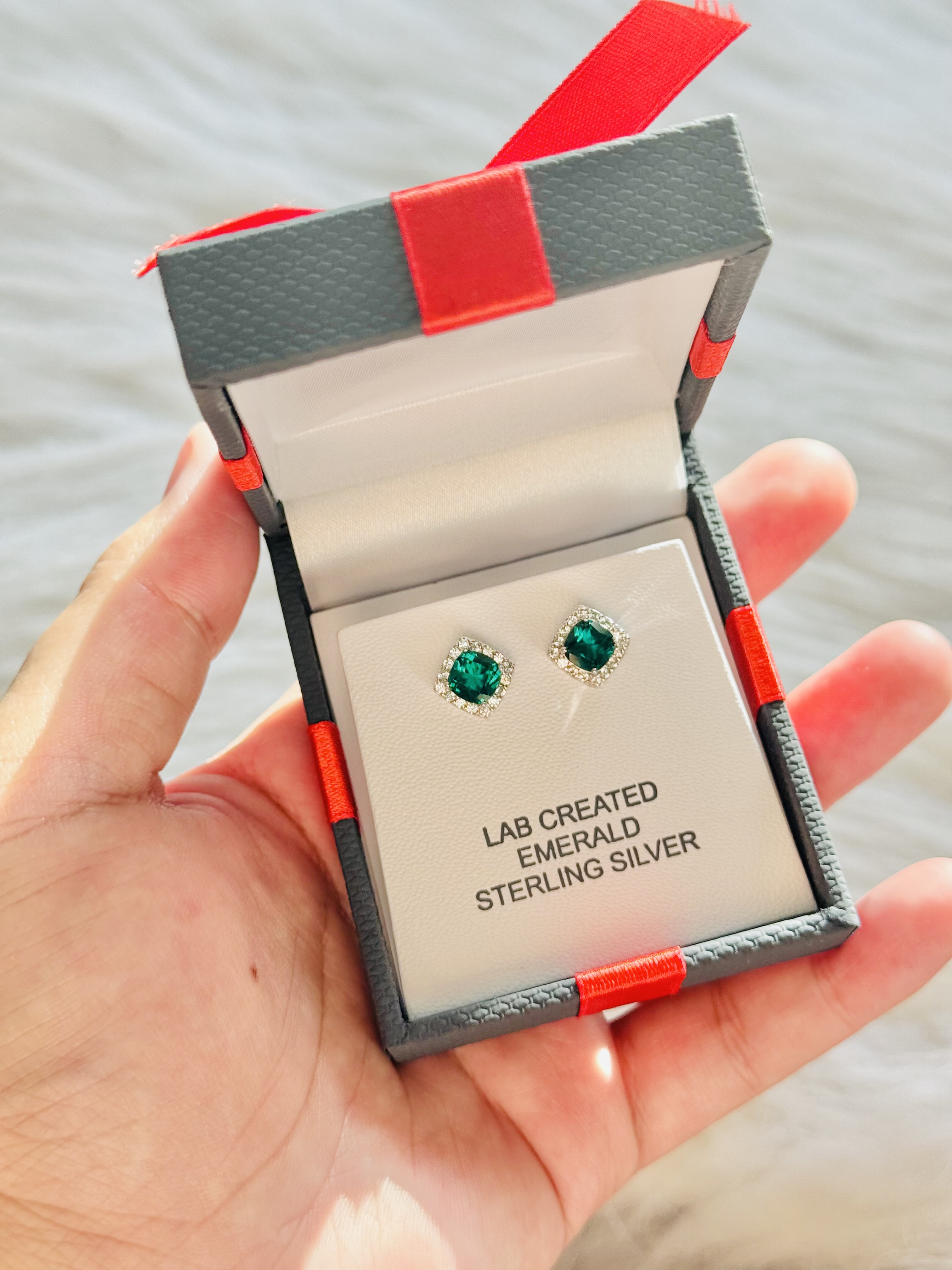 Emerald stud diamond earring
