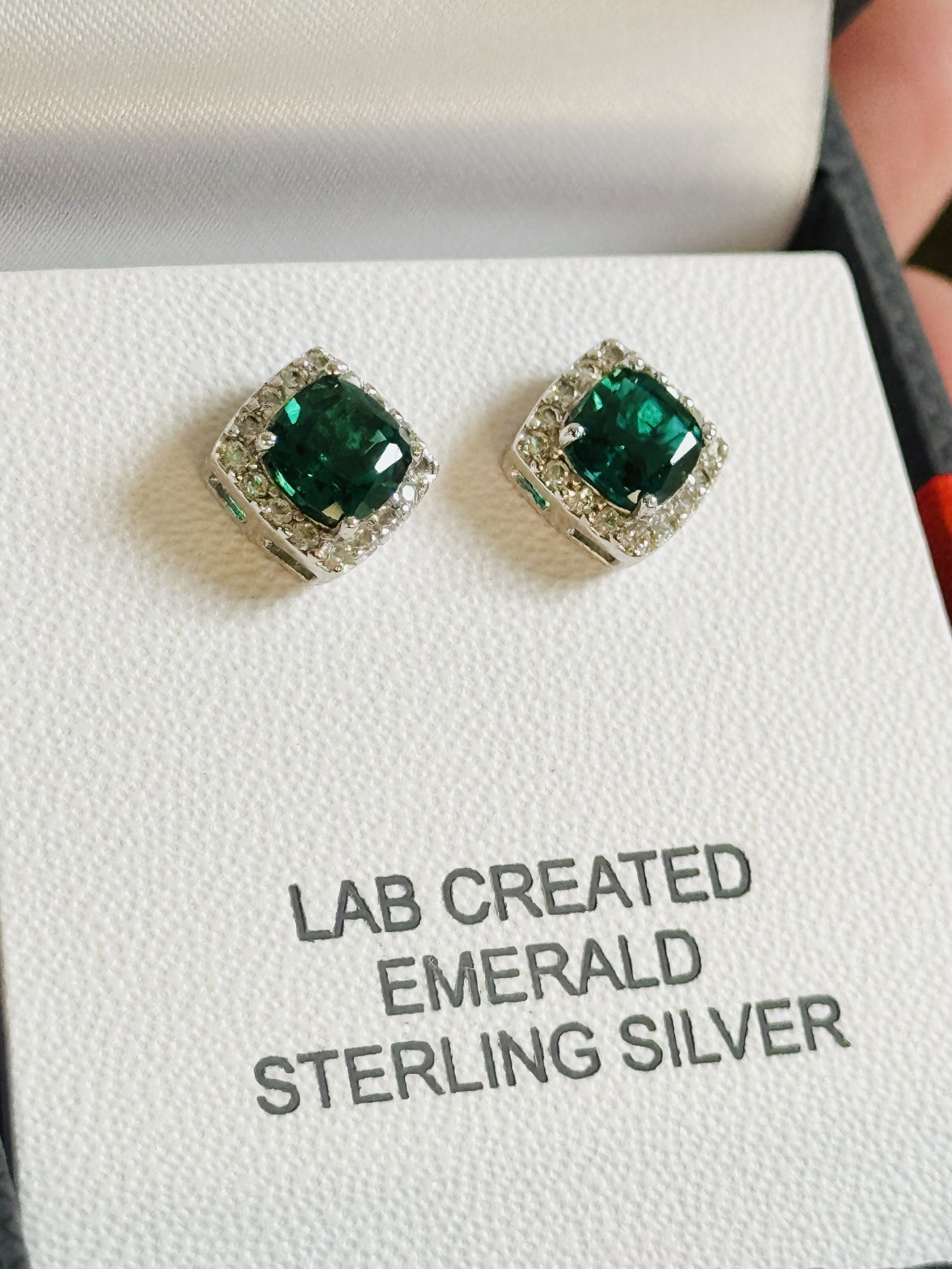 Emerald stud diamond earring