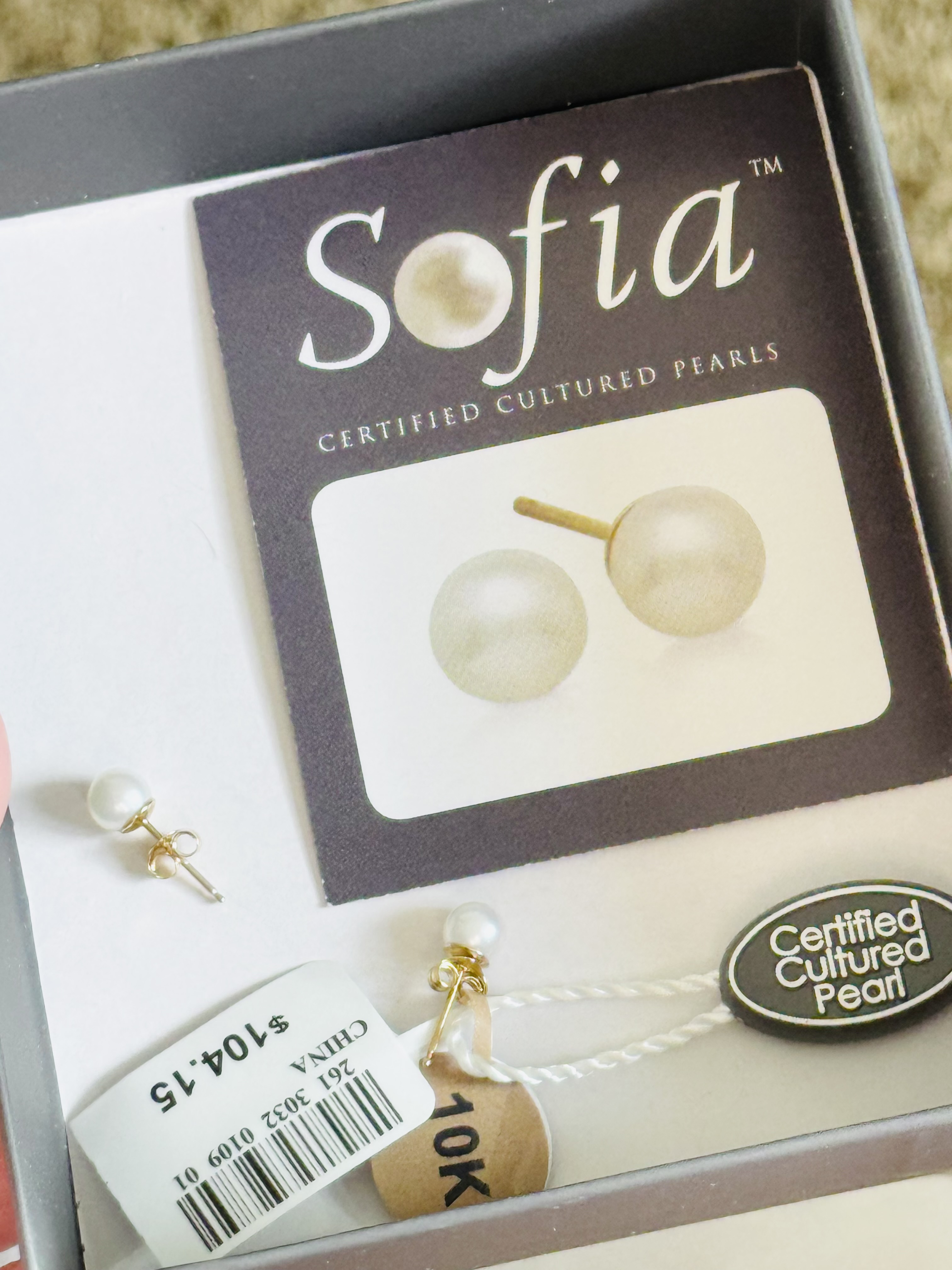 Sofia pearl 10kt gold stud earring
