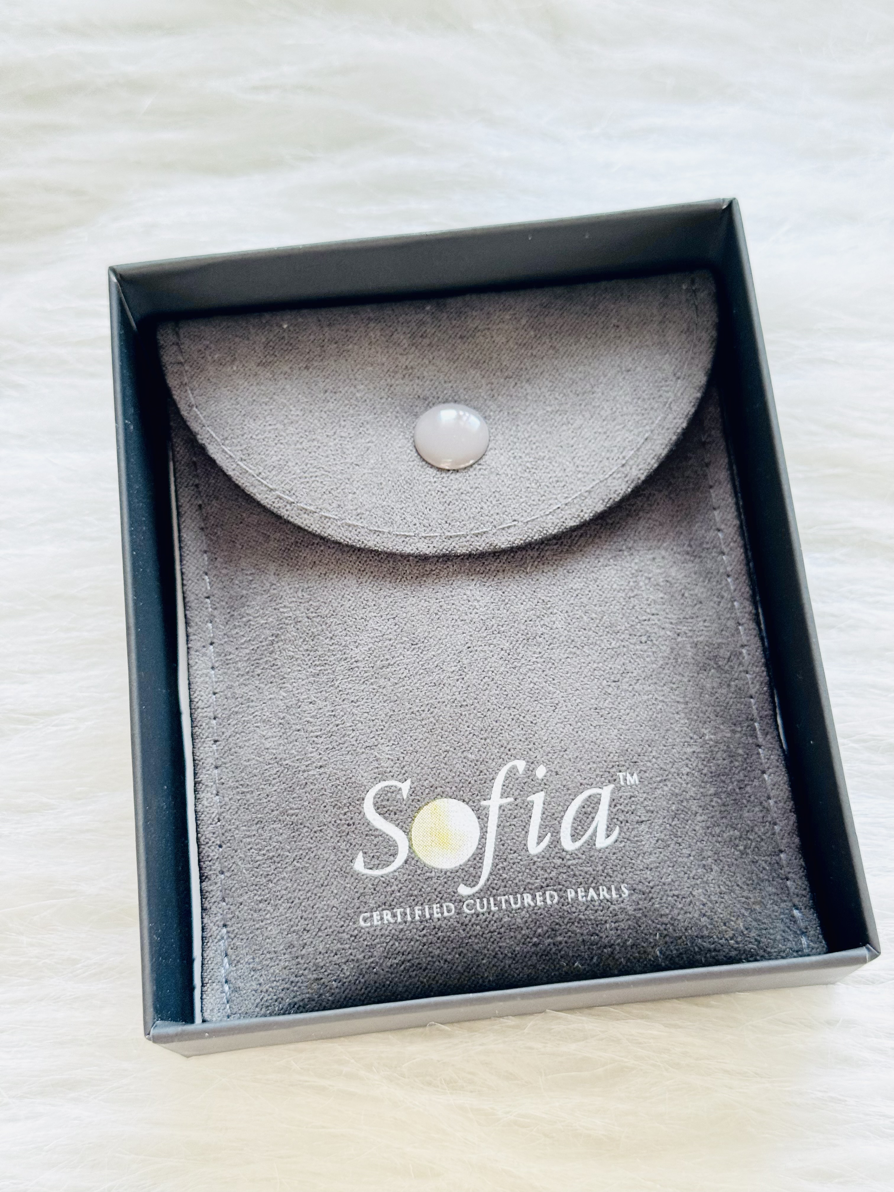 Sofia pearl 10kt gold stud earring