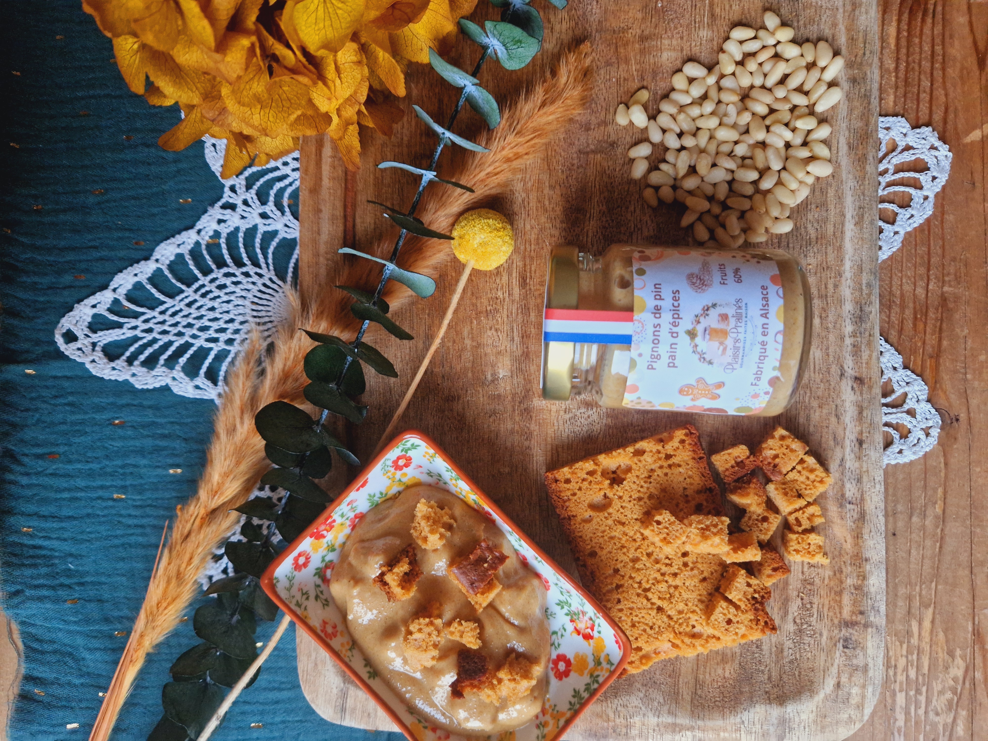 Praliné Biscuité Pignons de pin pain d'épices