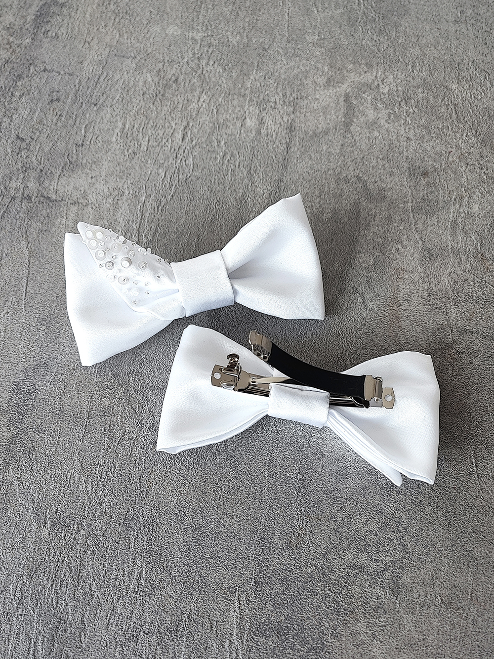 Satino kaspinėlis - segtukas White