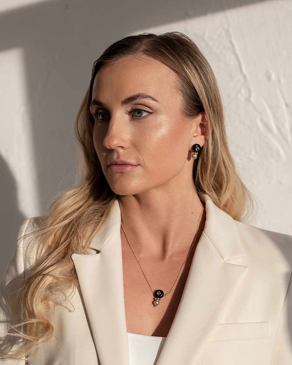 Pakabukas "Naira", Black