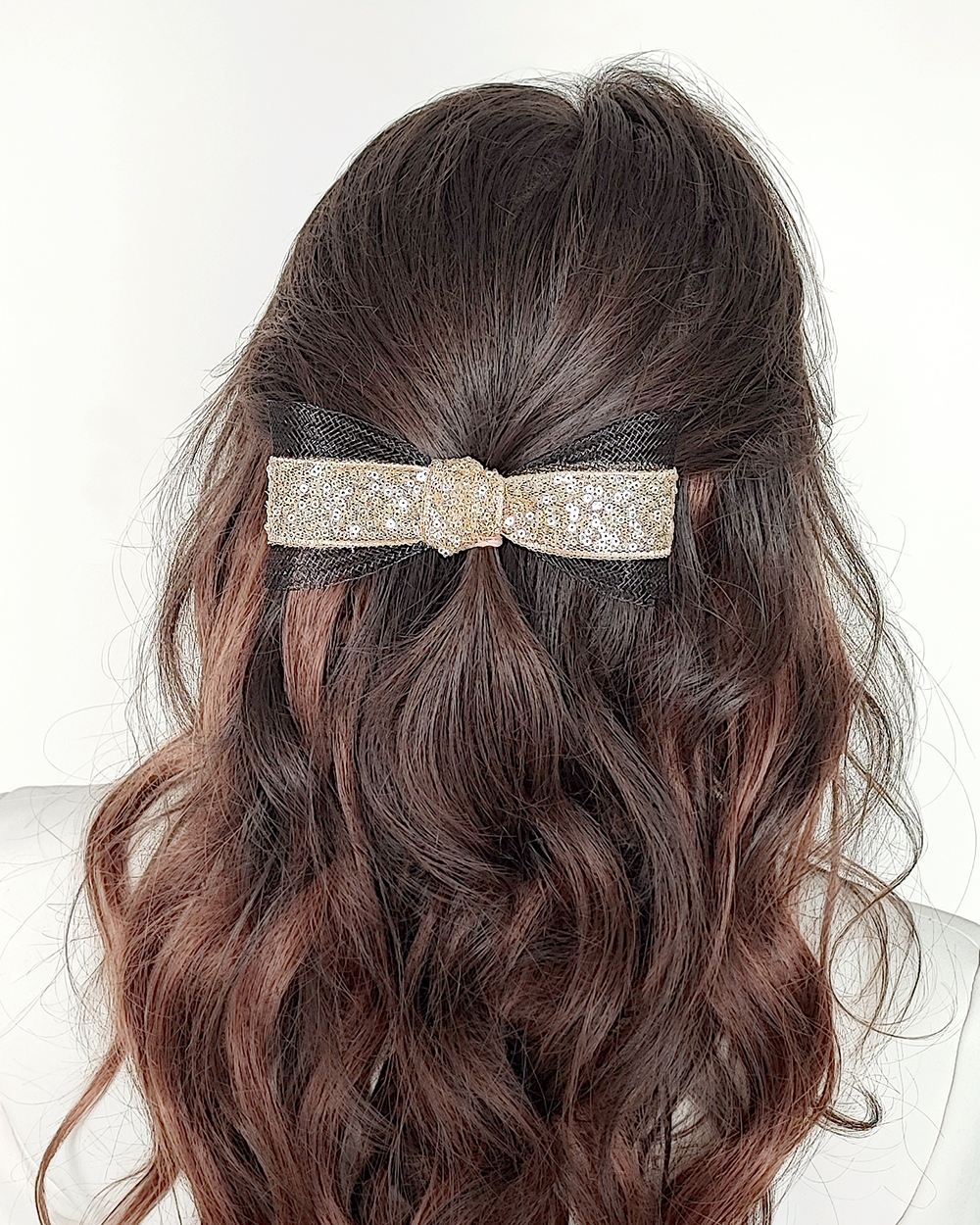 Aukso spalvos segtukas su blizgiais žvyneliais