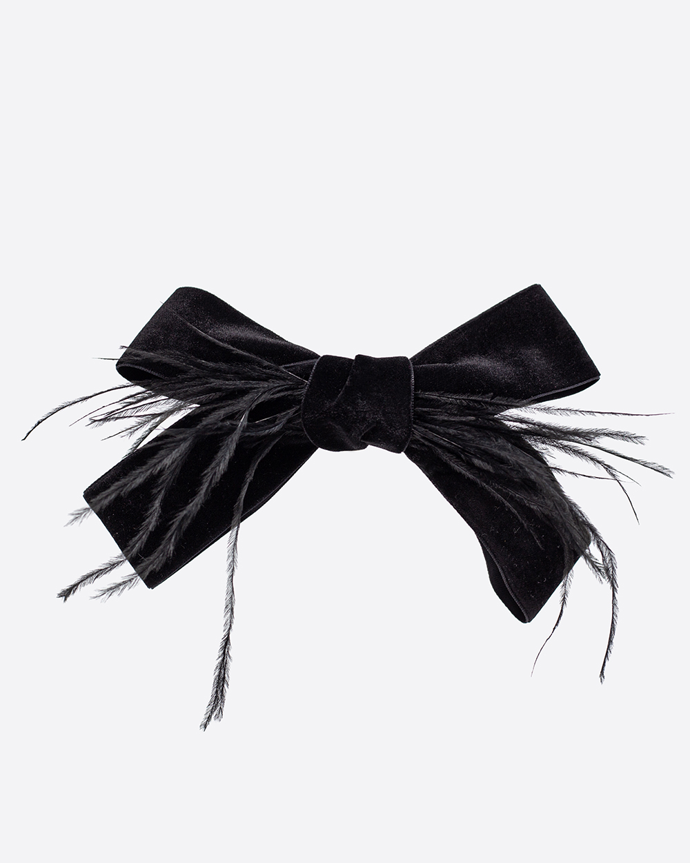 Juodas veliūrinis kaspinas su plunksnomis